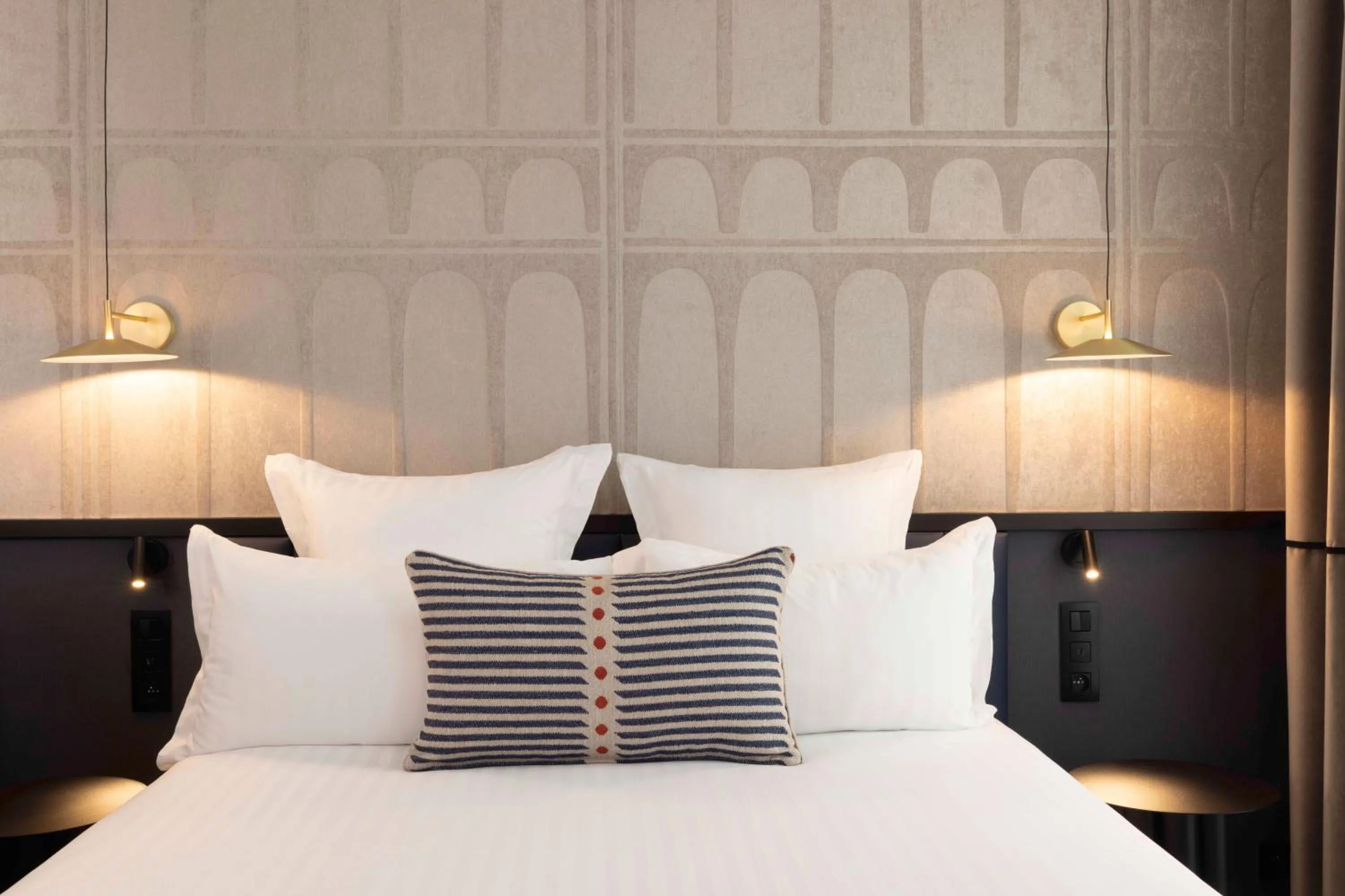 Bed in Hotel Grand Coeur Latin