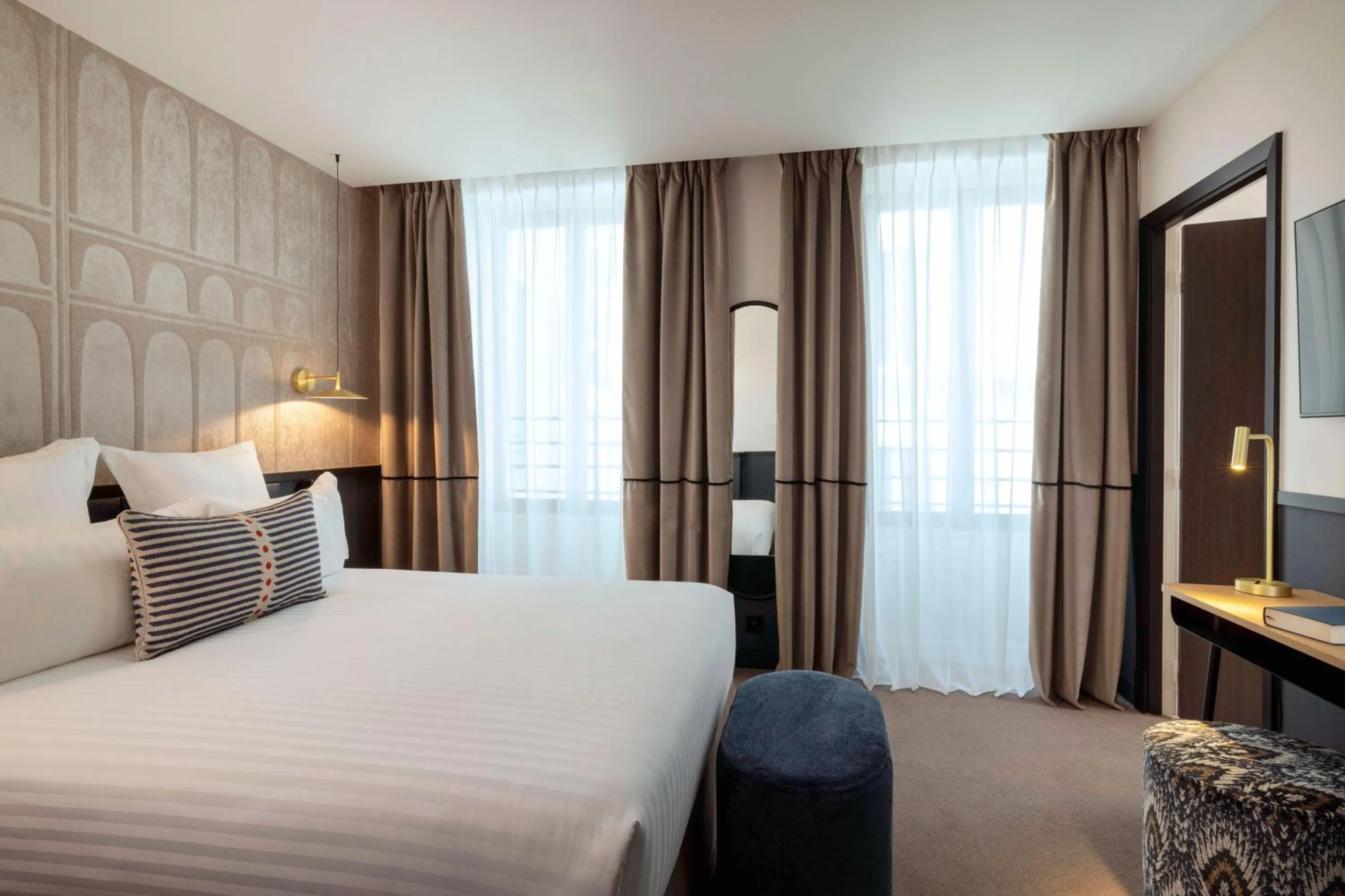 Bedroom, Bed in Hotel Grand Coeur Latin