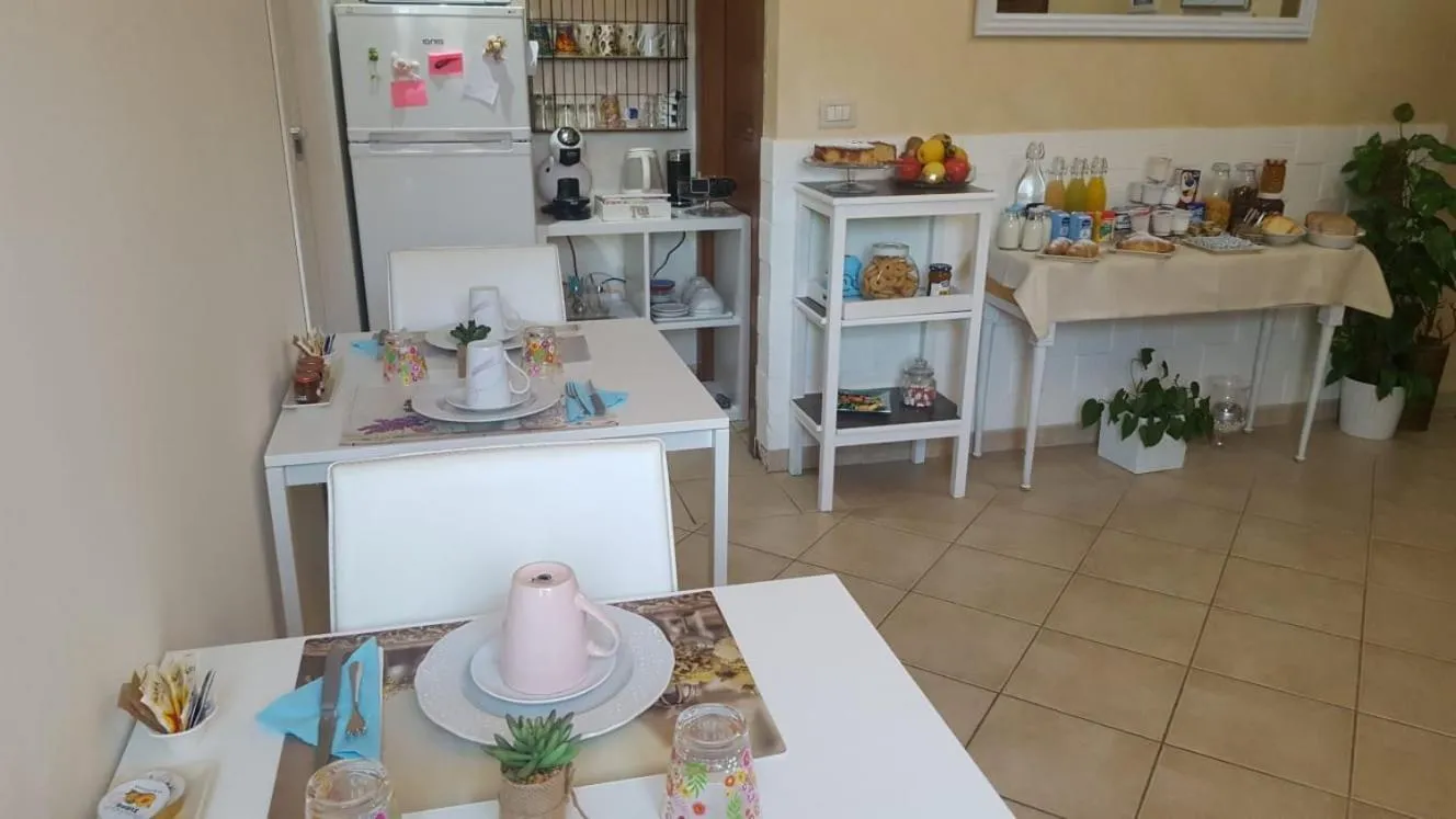 Coffee/tea facilities in B&B Villa Orchidea