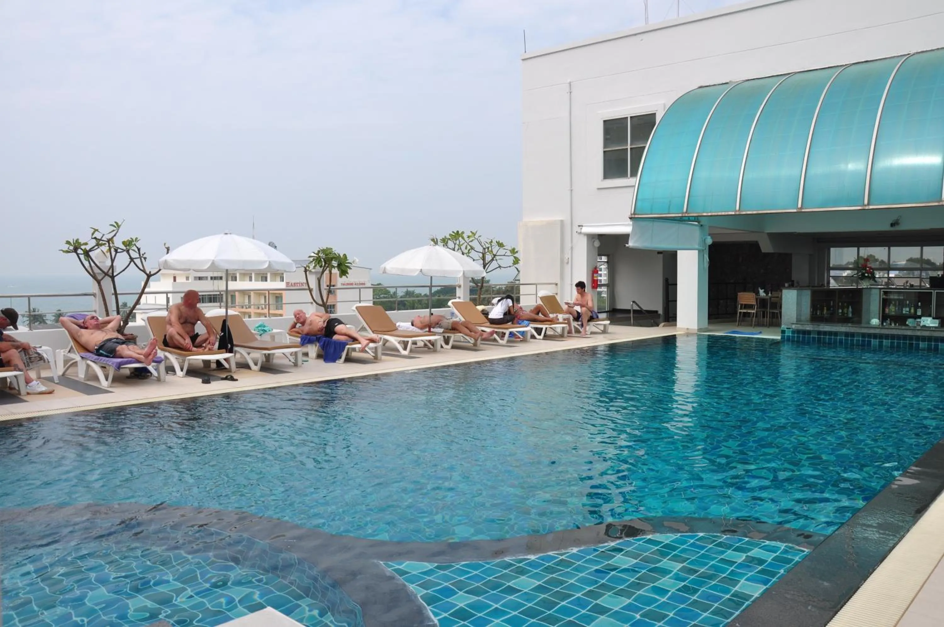 Swimming pool in Flipper House Hotel - SHA Extra Plus