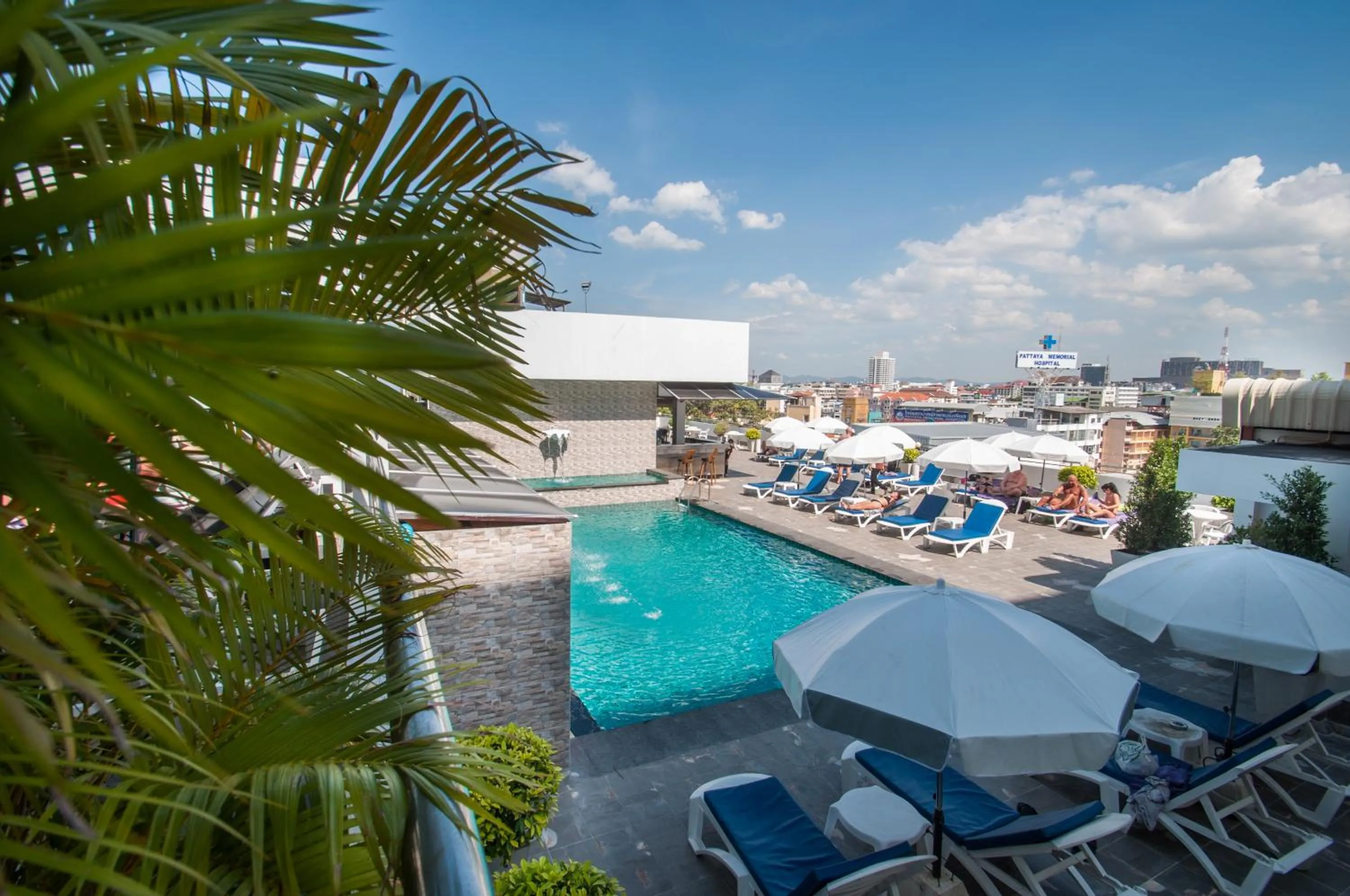 Swimming pool in Flipper House Hotel - SHA Extra Plus