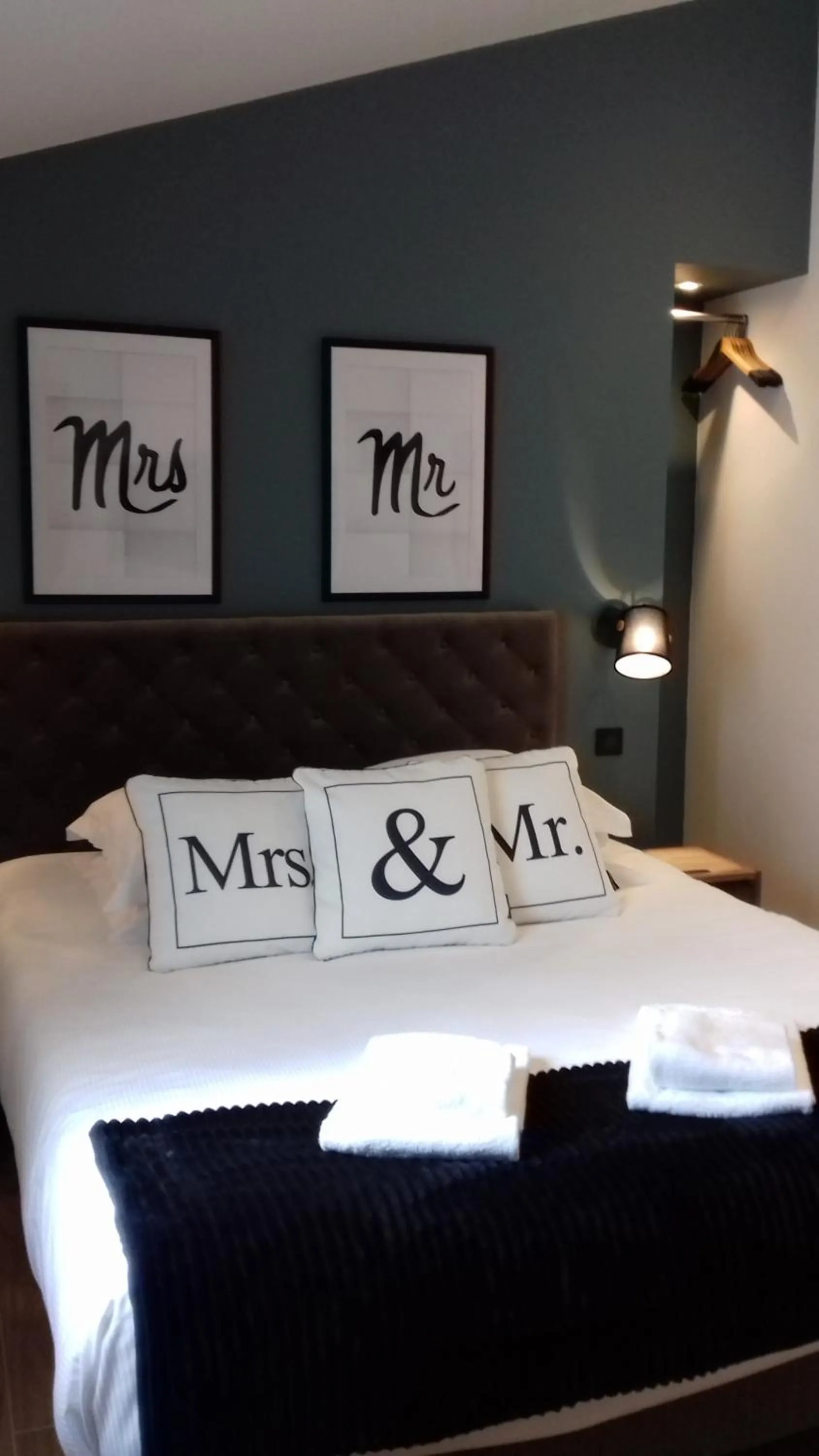 Bedroom, Bed in Logis Hôtel La Chaize