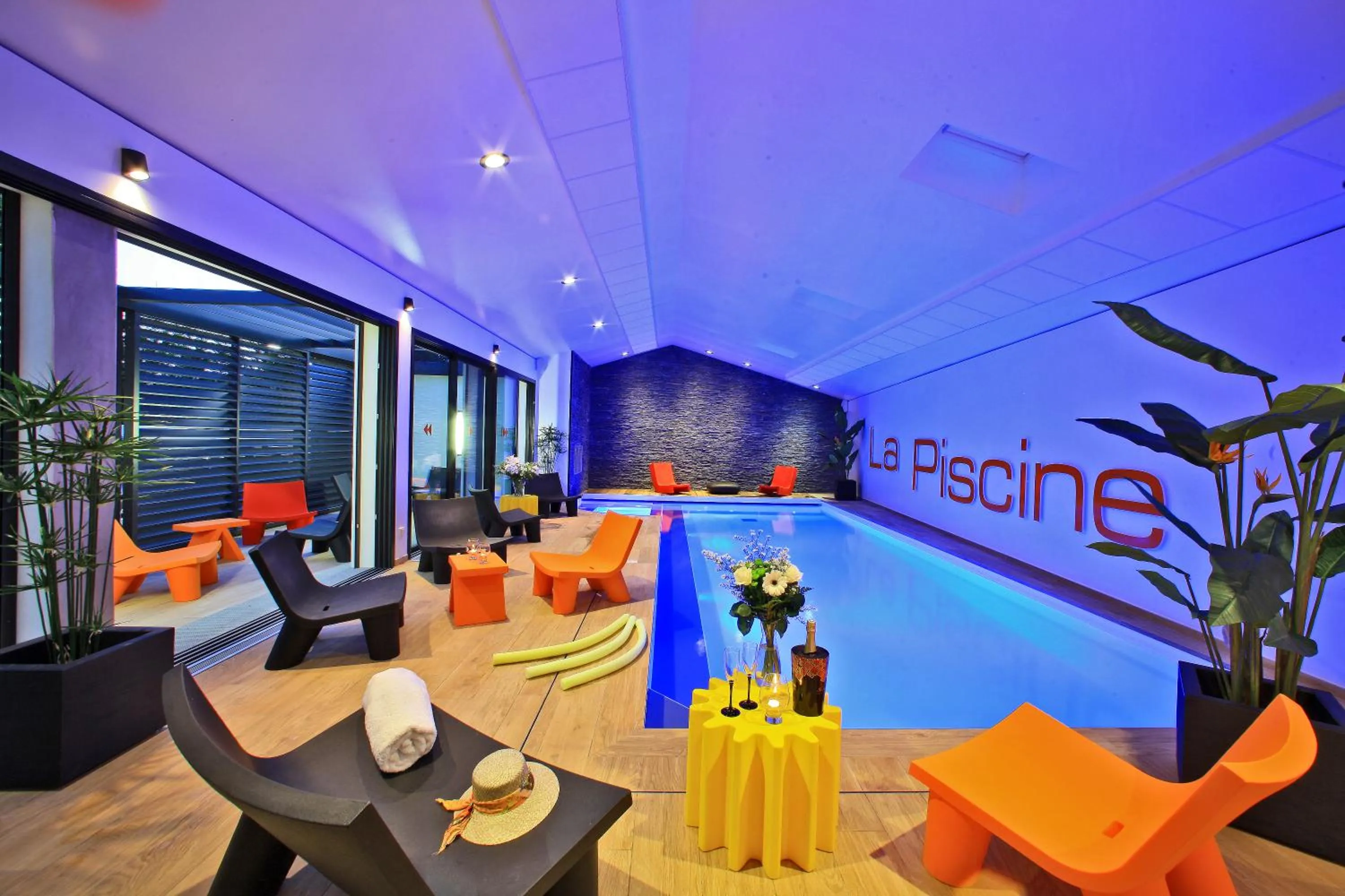 Swimming pool in Logis Hôtel La Chaize