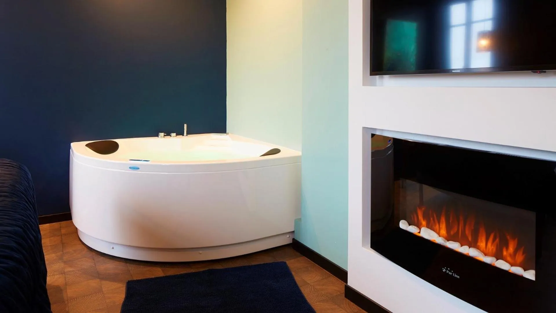 Hot Tub in Logis Hôtel La Chaize