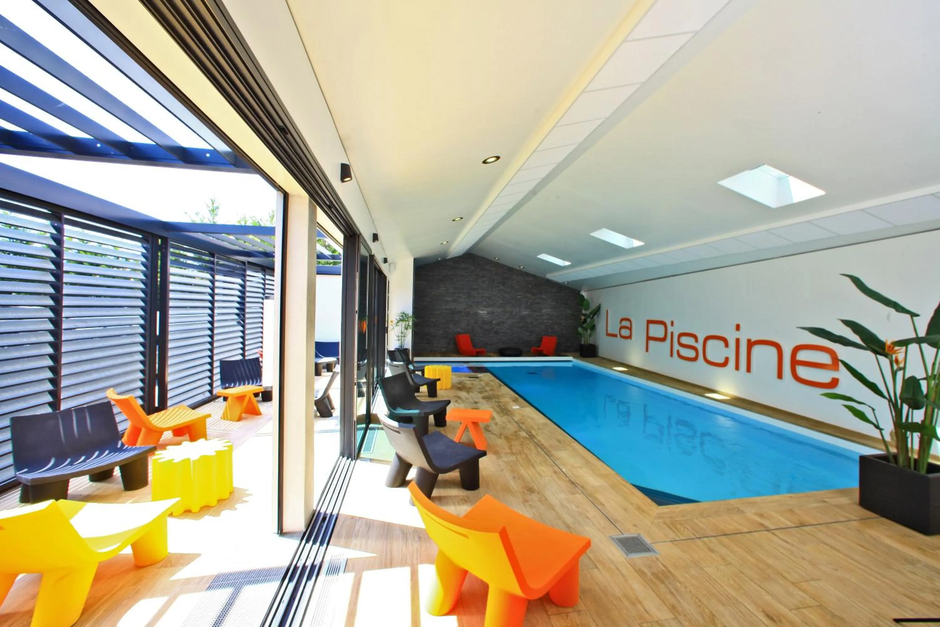 Swimming pool in Logis Hôtel La Chaize