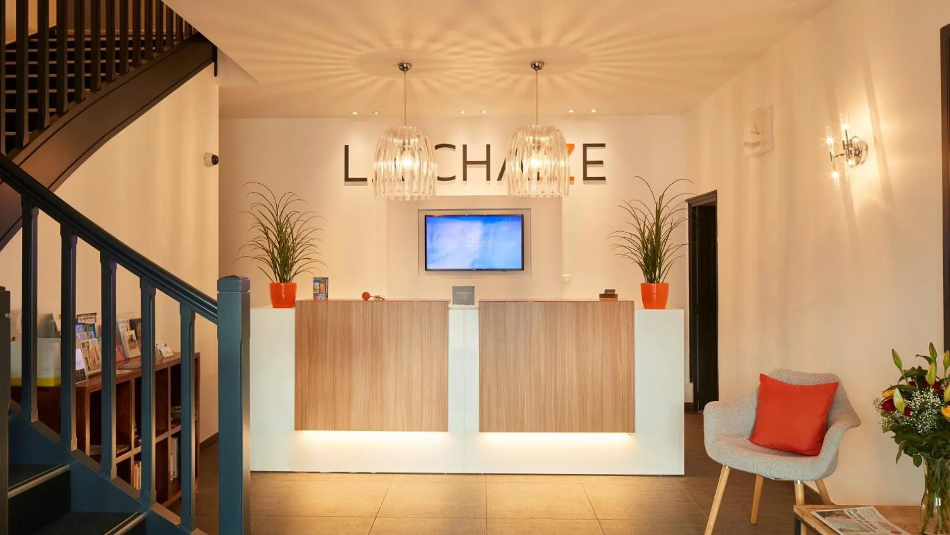 Lobby or reception in Logis Hôtel La Chaize