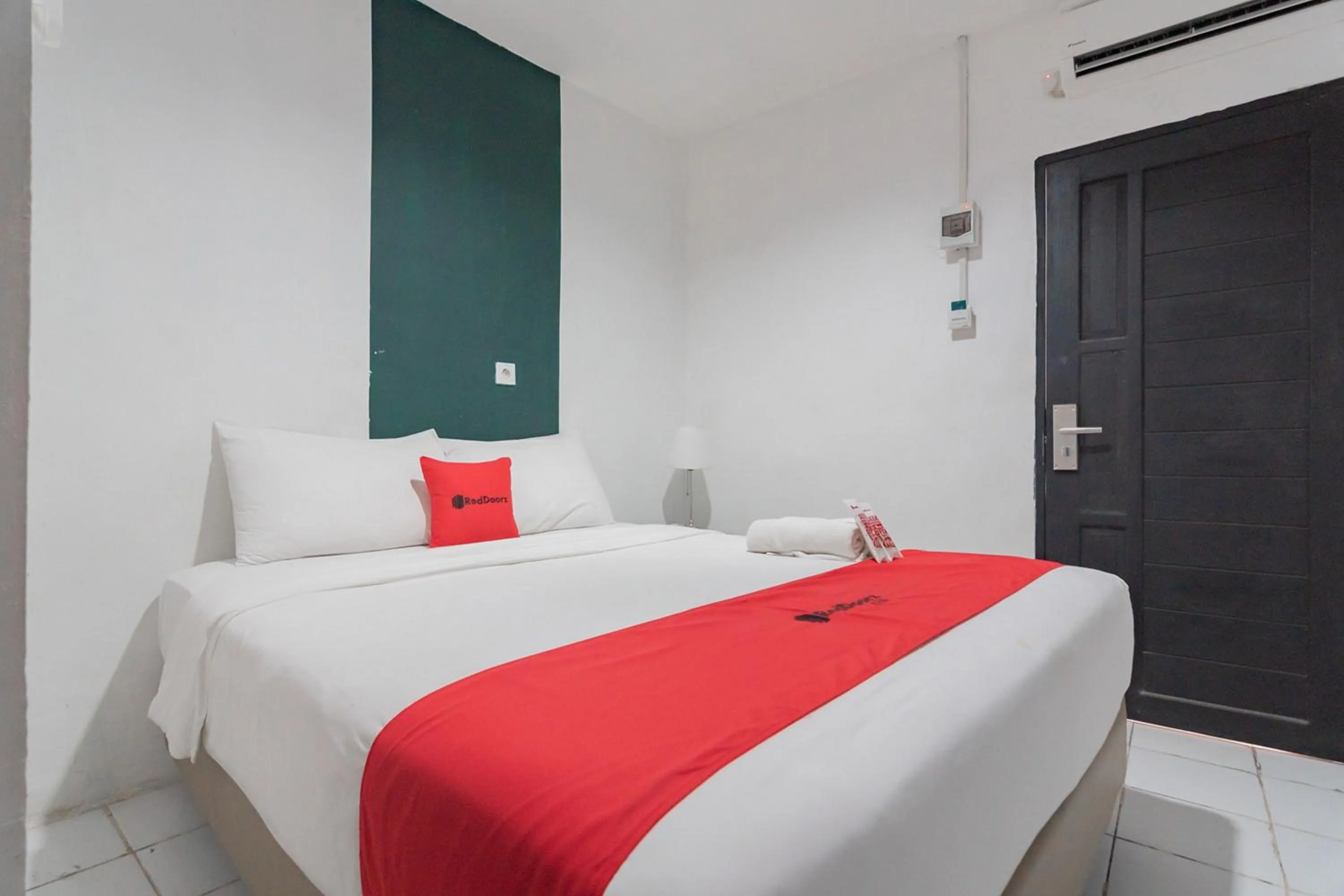 Bed in RedDoorz At Sani Guest House Balikpapan