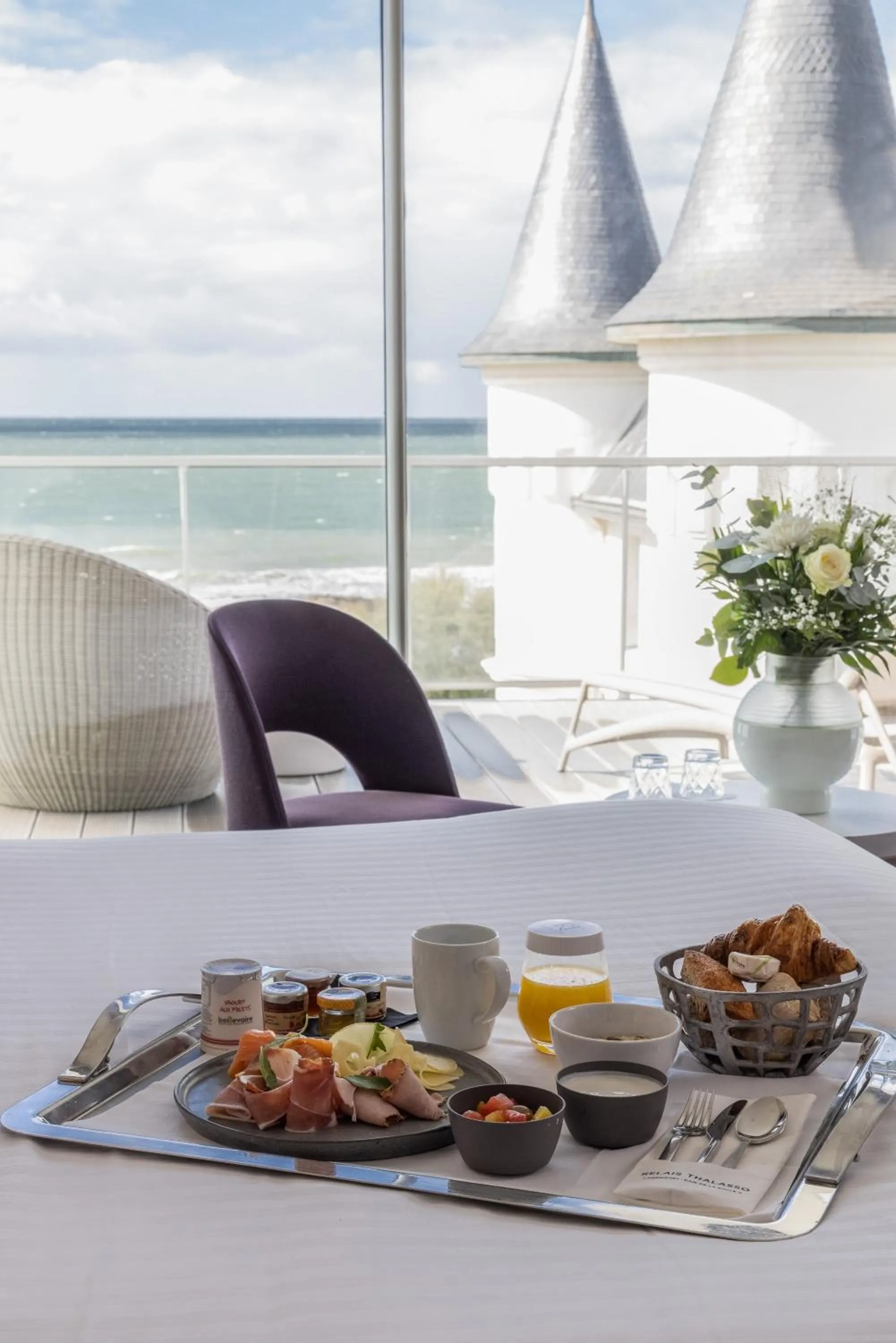 Bedroom in Hôtel Château des Tourelles - Relais Thalasso & Spa