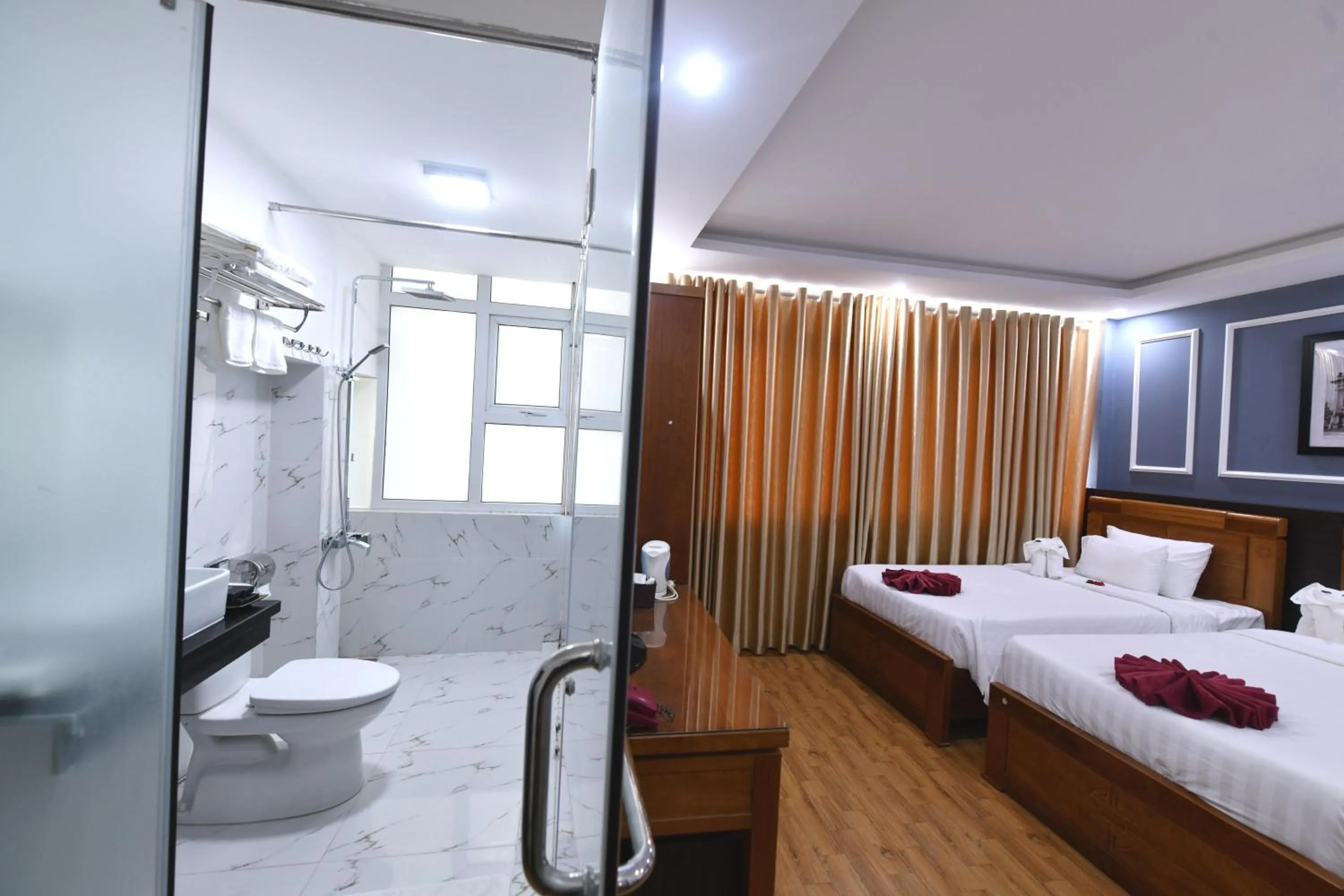 Shower, Bed in Hanoi Elpis Grand Hotel