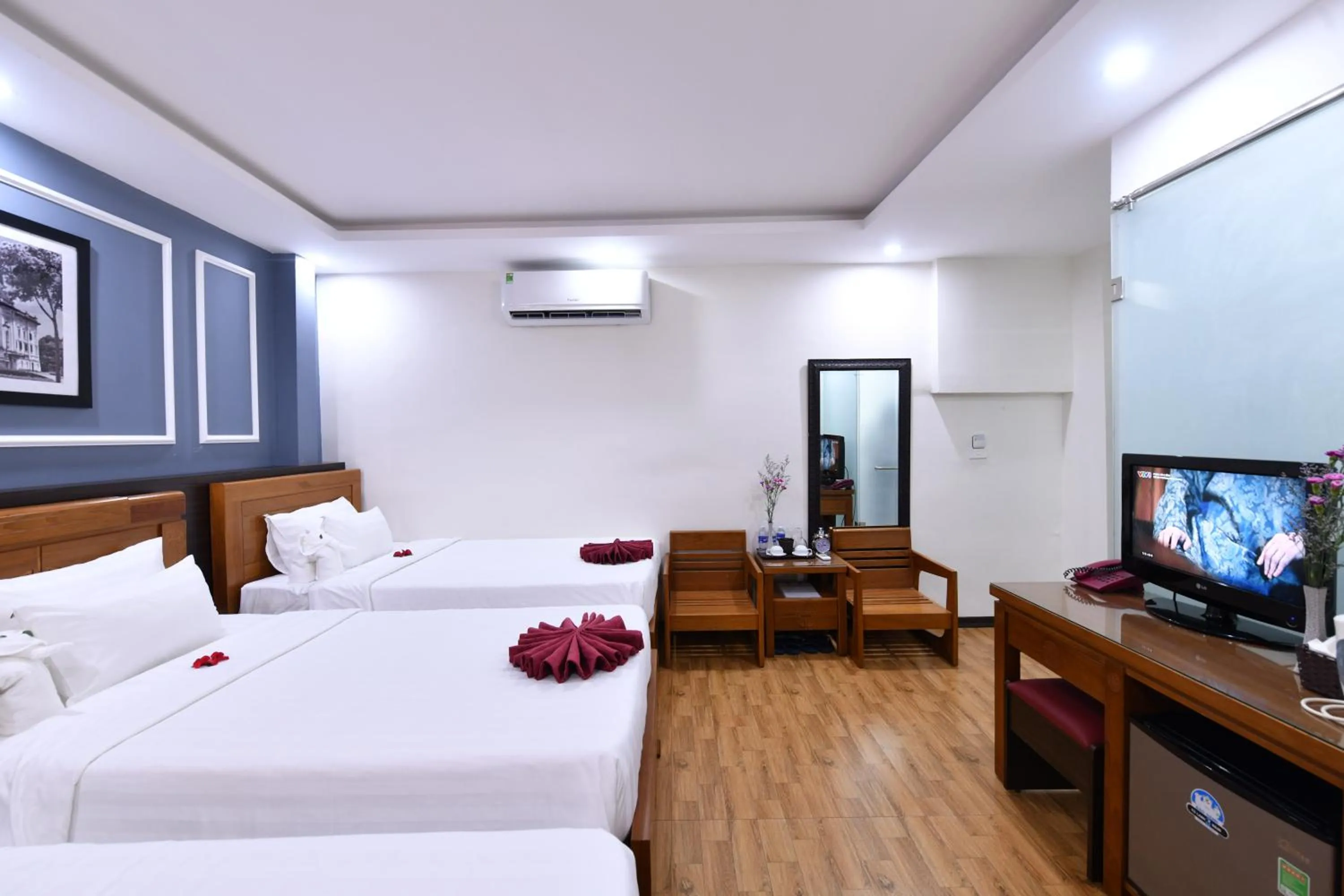 TV and multimedia, Bed in Hanoi Elpis Grand Hotel