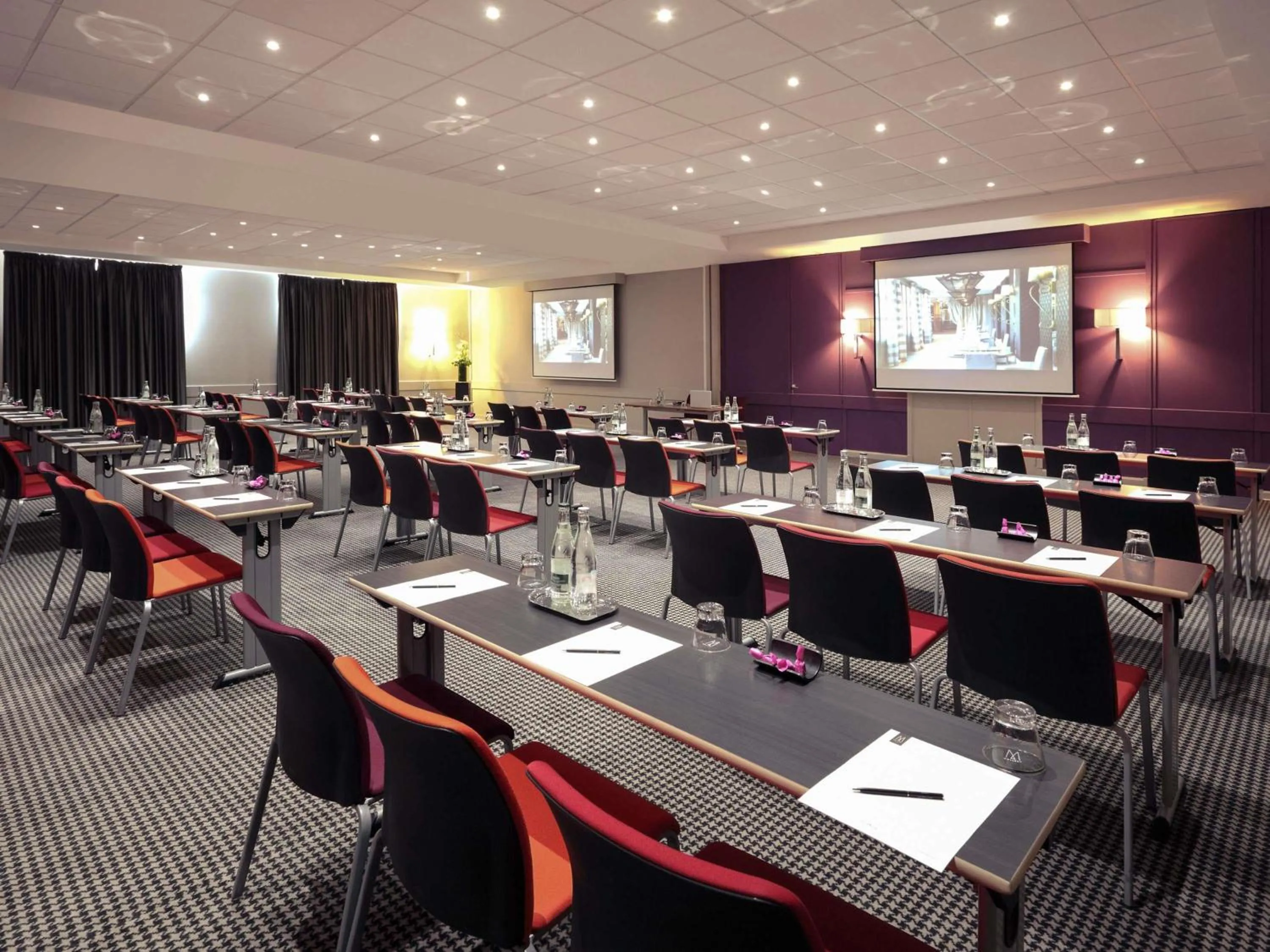Meeting/conference room in Grand Hôtel Roi René Aix - MGallery Collection