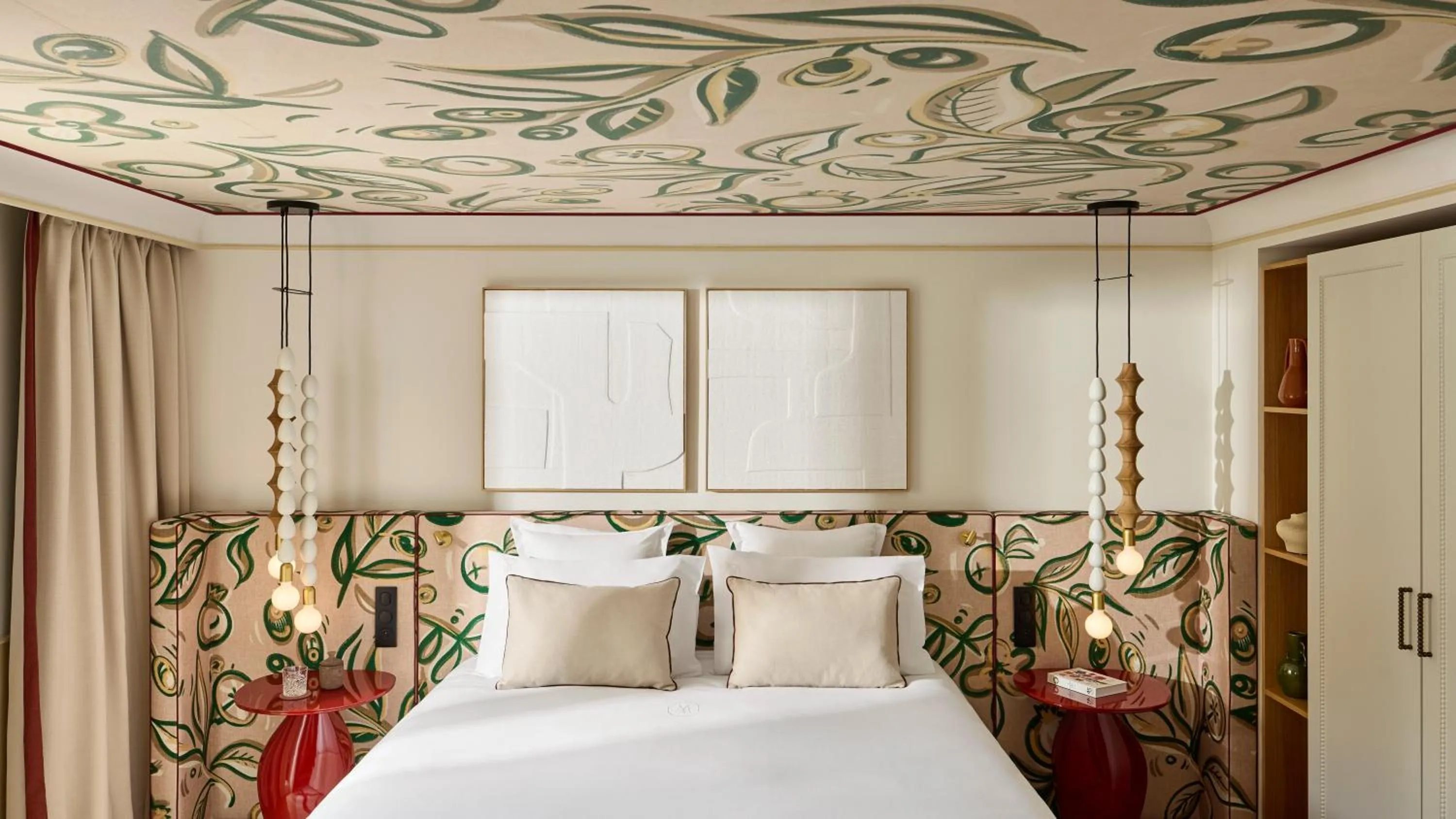 Bedroom, Bed in Grand Hôtel Roi René Aix - MGallery Collection