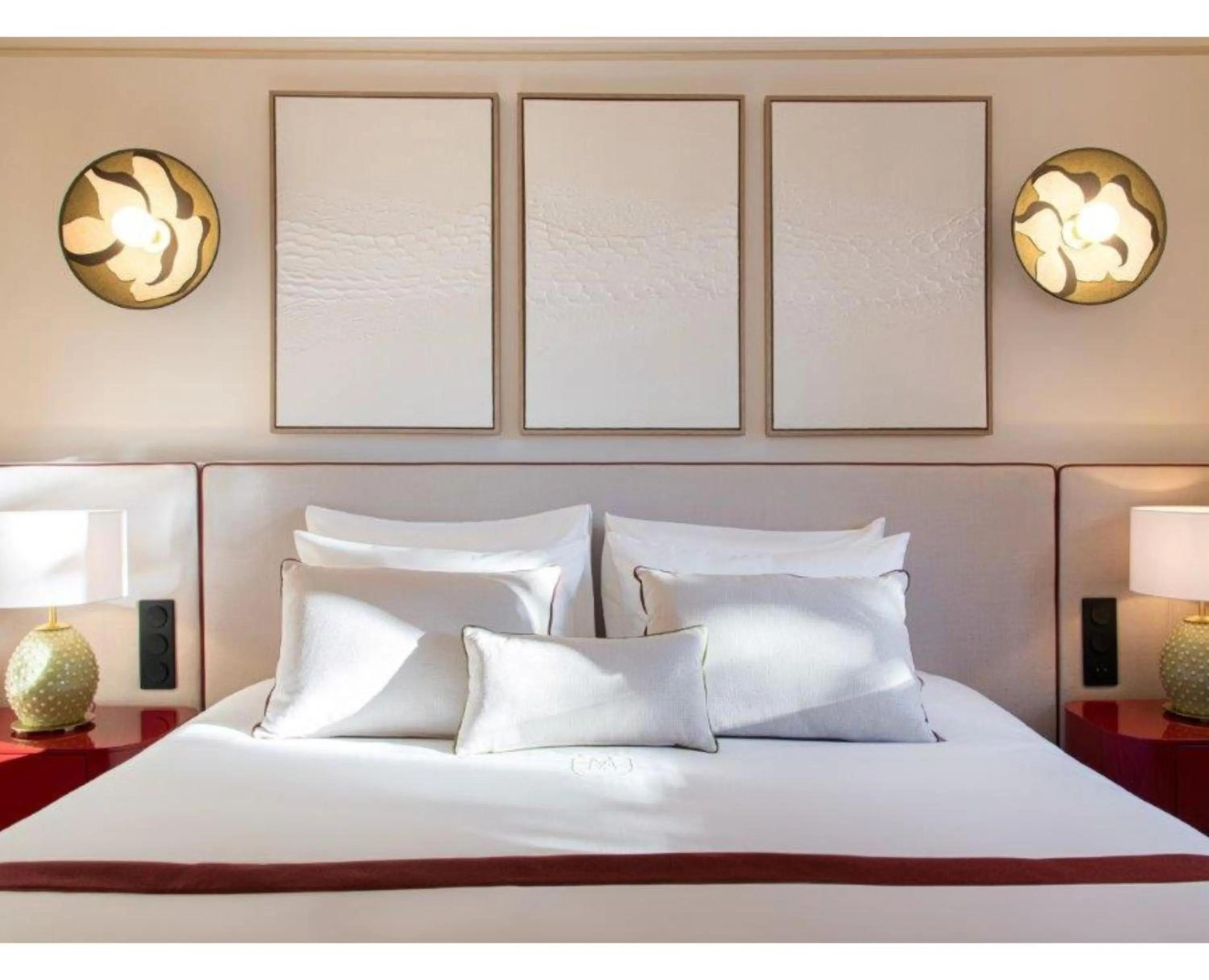 Bed in Grand Hôtel Roi René Aix - MGallery Collection