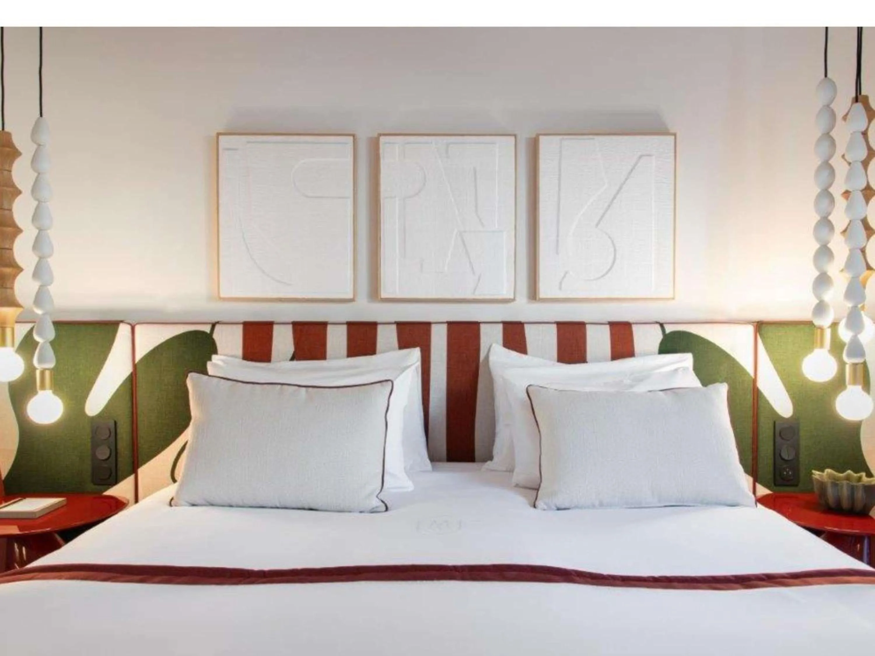 Bedroom, Bed in Grand Hôtel Roi René Aix - MGallery Collection