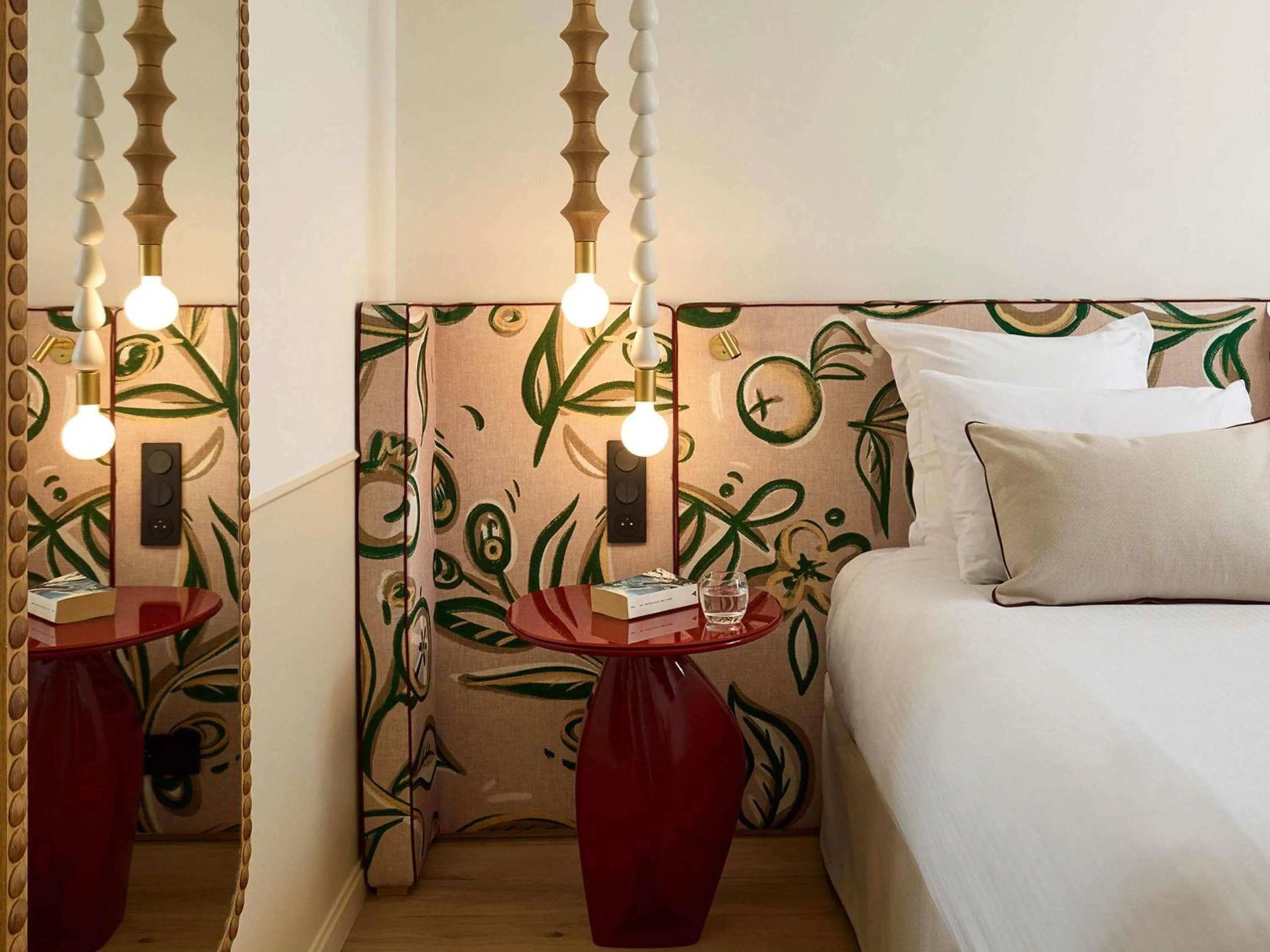 Photo of the whole room, Bed in Grand Hôtel Roi René Aix - MGallery Collection