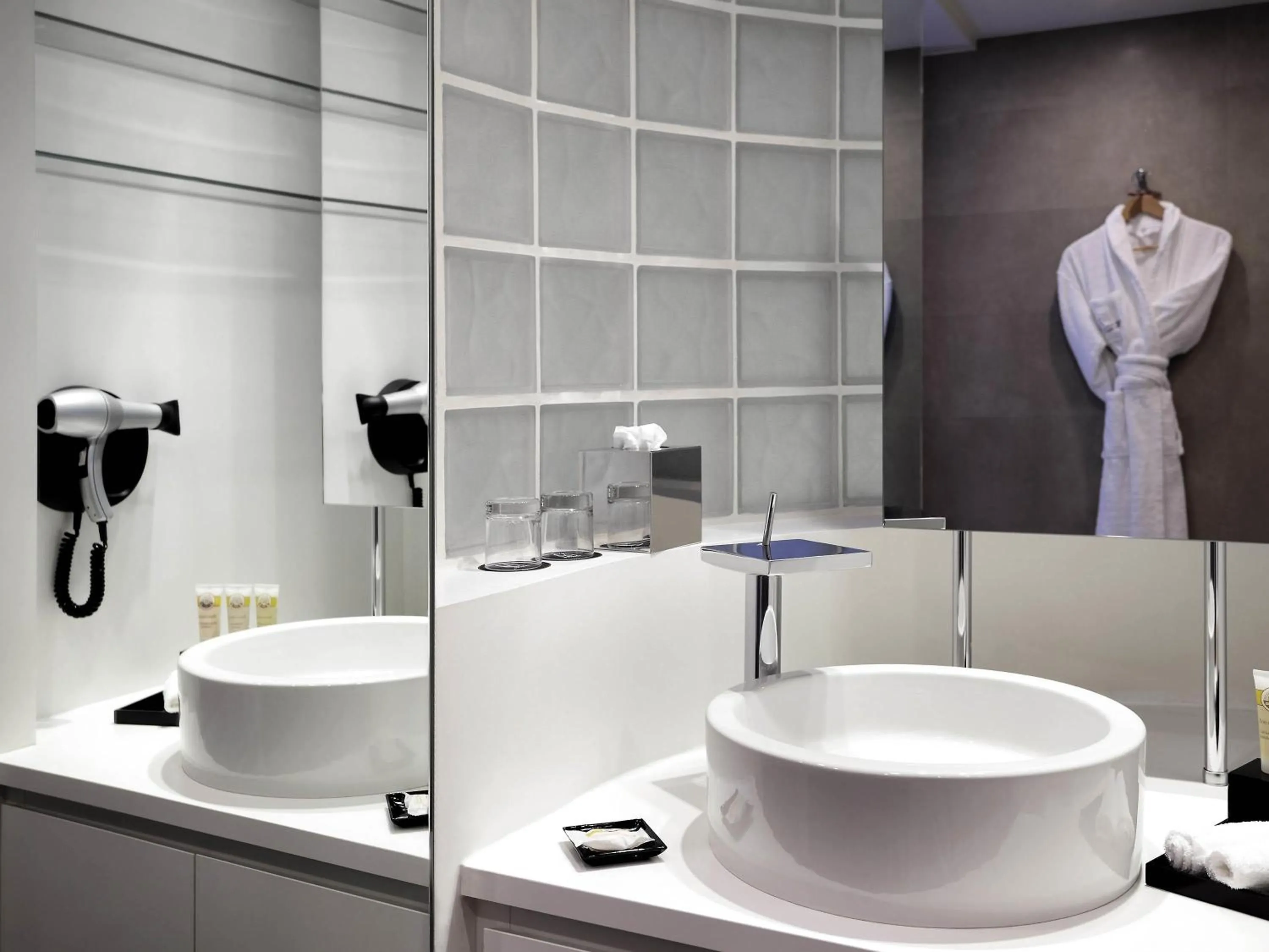 Bedroom in Grand Hôtel Roi René Aix - MGallery Collection