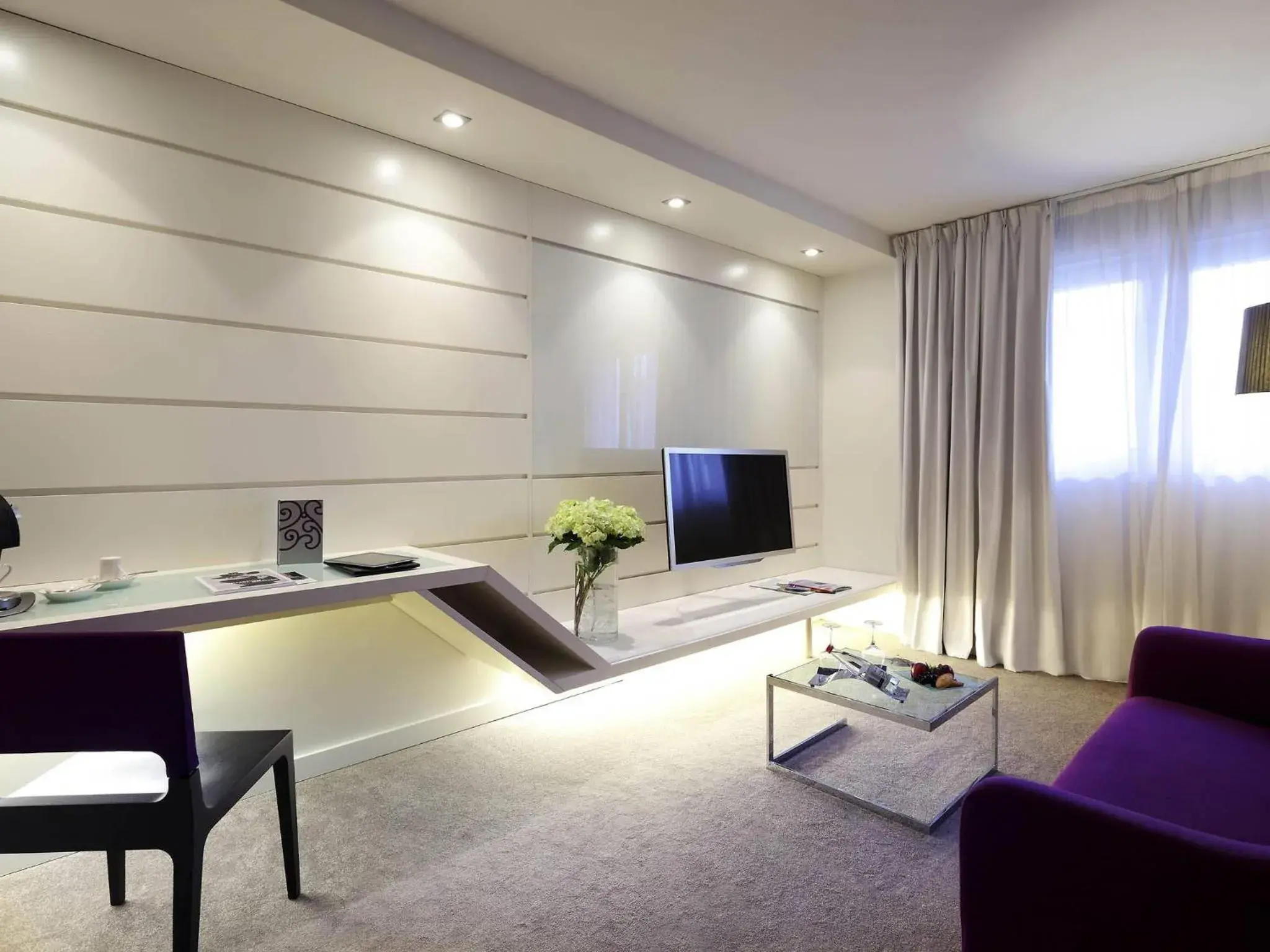 Junior Suite with Pool View in Grand Hôtel Roi René Aix - MGallery Collection Junior Suite with Pool View in Grand Hôtel Roi René Aix - MGallery Collection