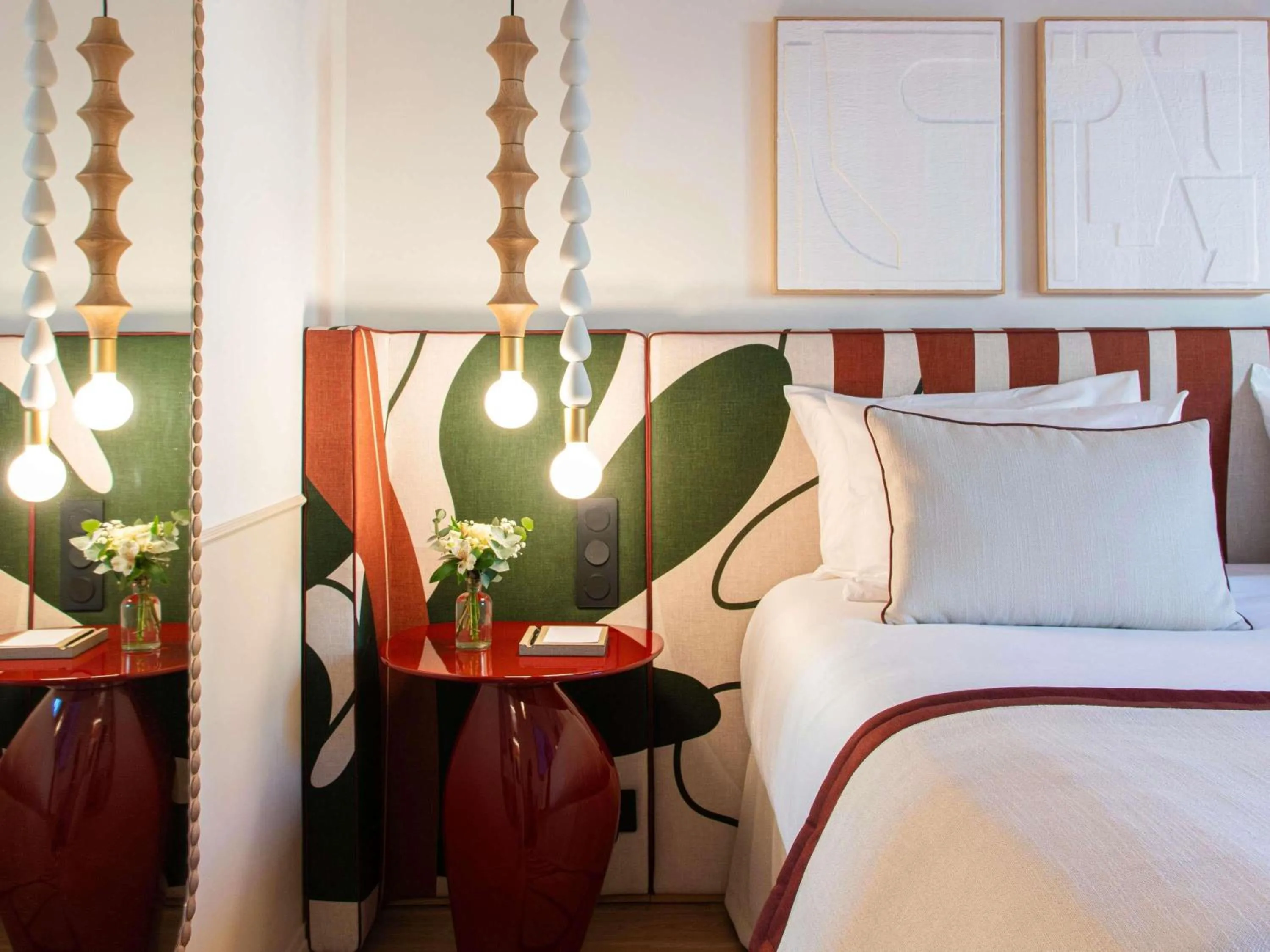 Property building, Bed in Grand Hôtel Roi René Aix - MGallery Collection