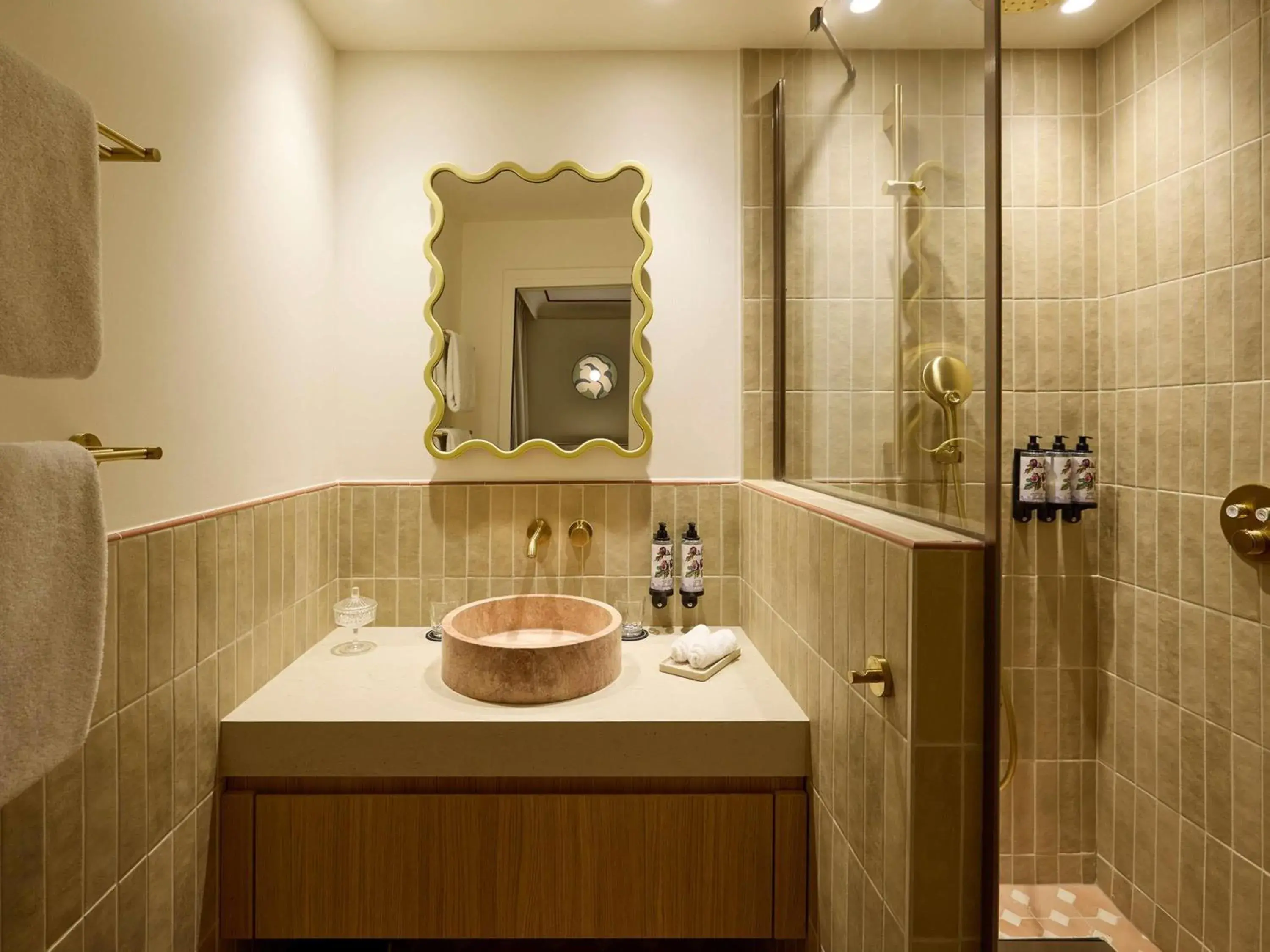 Deluxe Room with Pool View in Grand Hôtel Roi René Aix - MGallery Collection Deluxe Room with Pool View in Grand Hôtel Roi René Aix - MGallery Collection