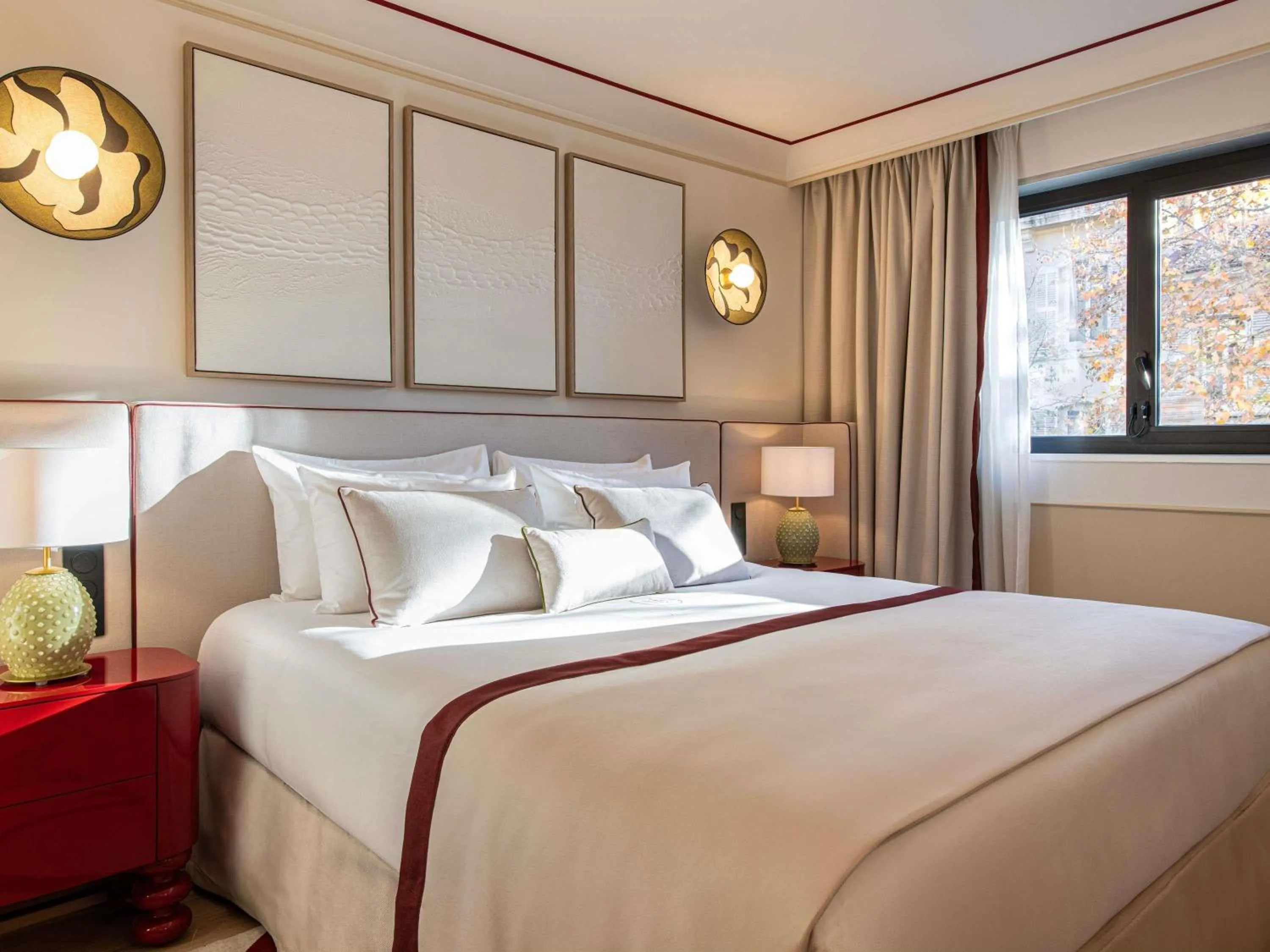 Bedroom, Bed in Grand Hôtel Roi René Aix - MGallery Collection