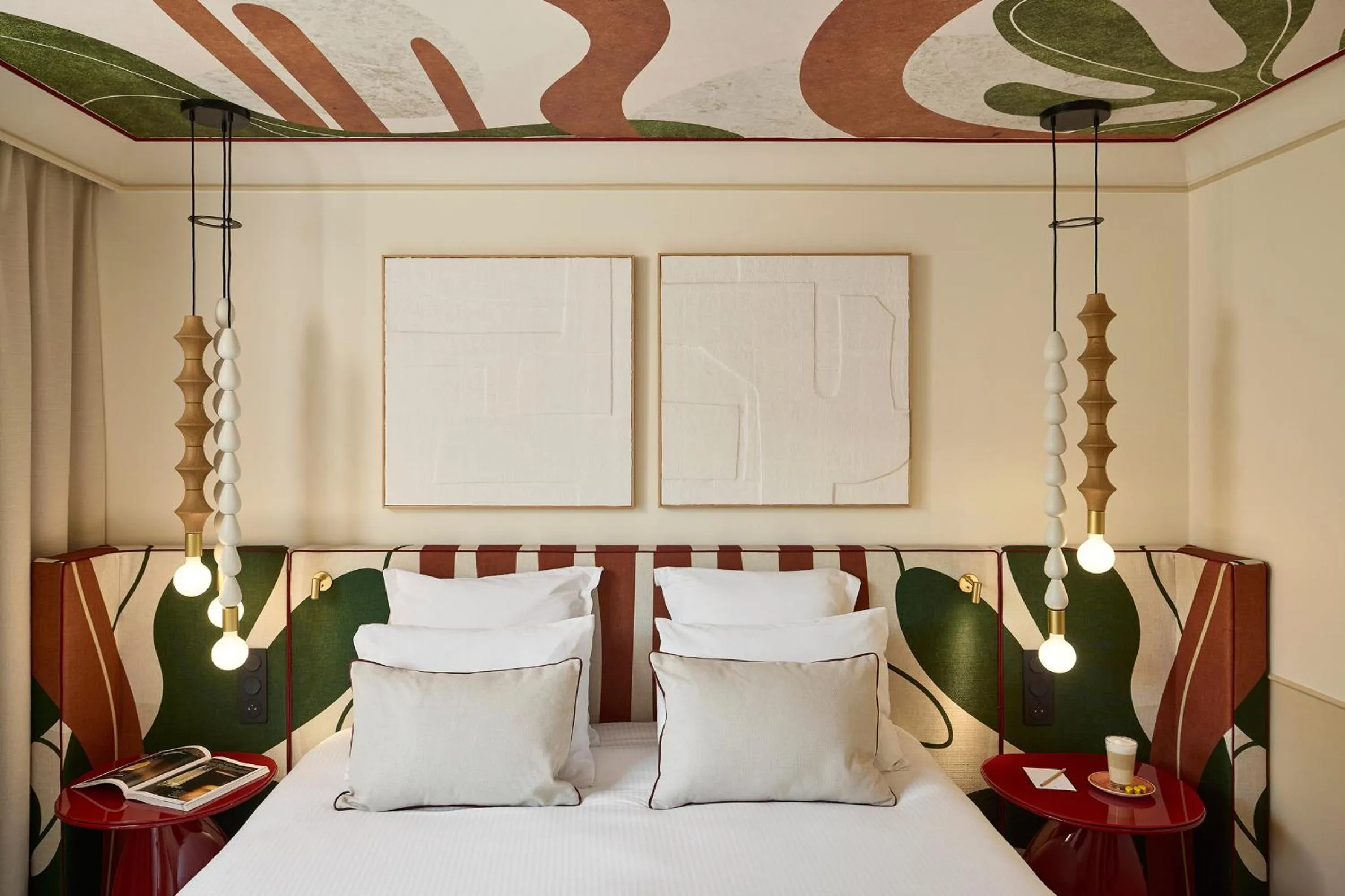 Bed in Grand Hôtel Roi René Aix - MGallery Collection