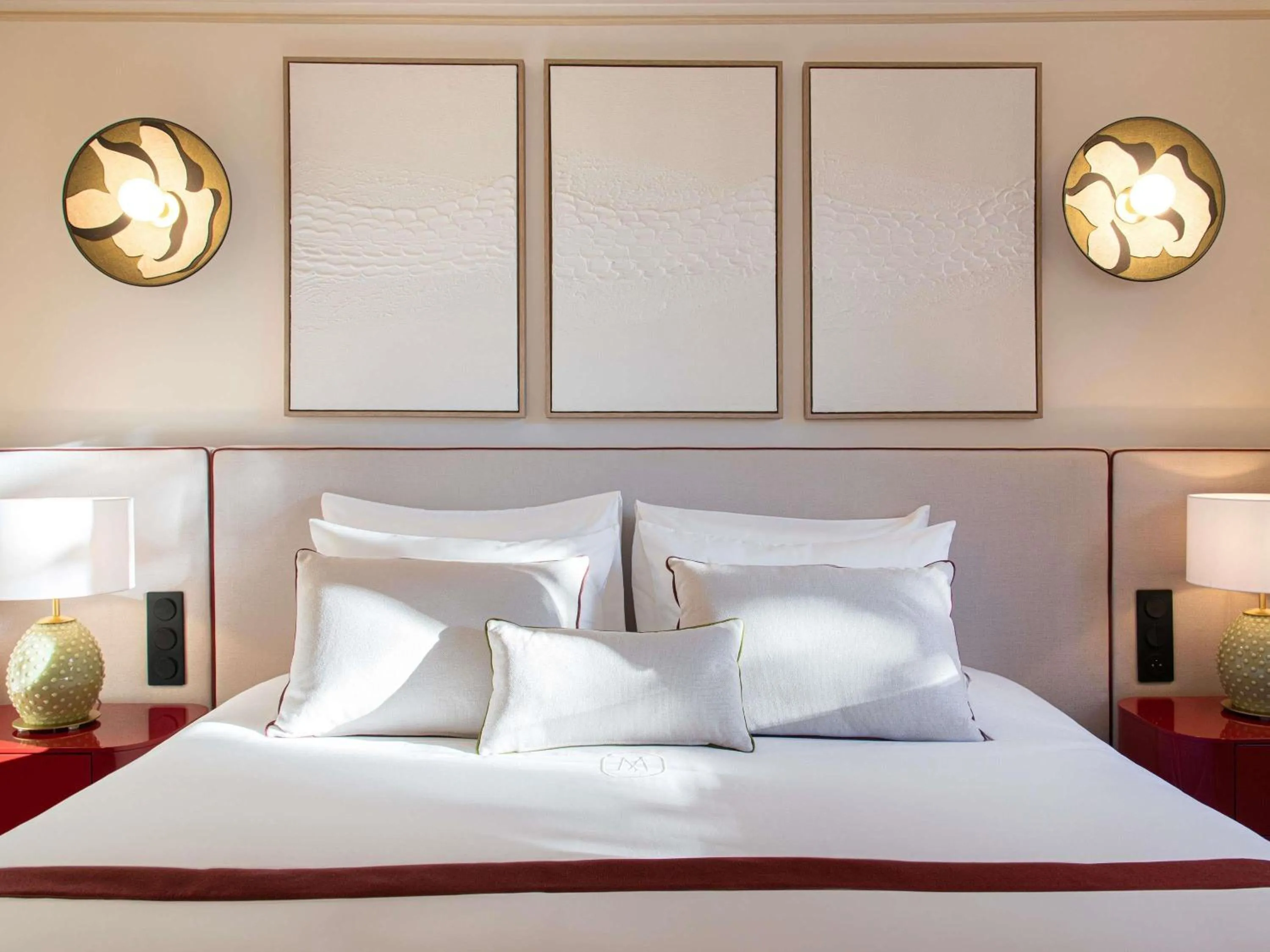 Bedroom, Bed in Grand Hôtel Roi René Aix - MGallery Collection