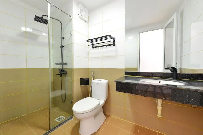 Toilet in BH Riverside Hotel