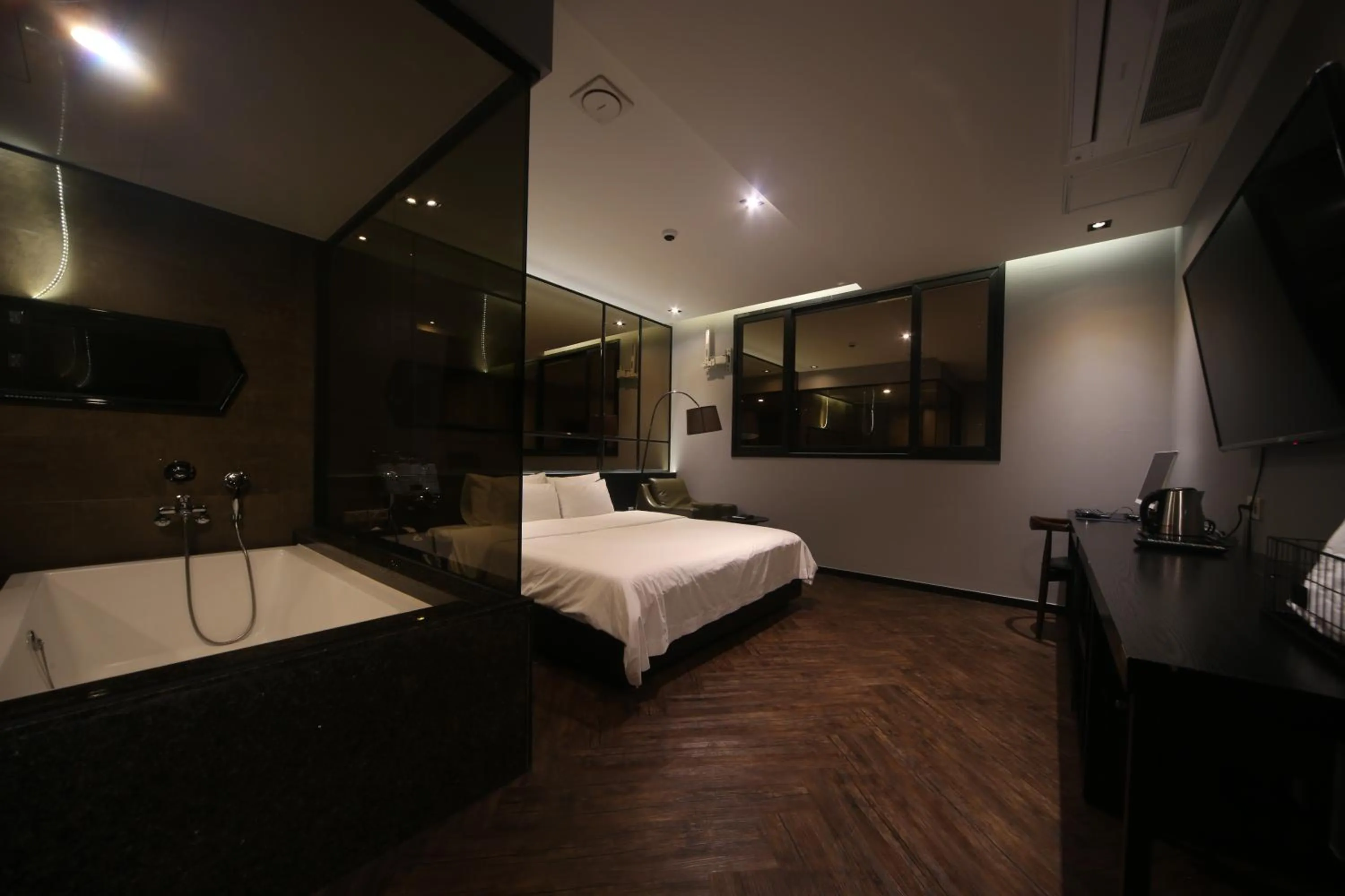 Photo of the whole room, Bed in Beomil Brown Dot Hotel