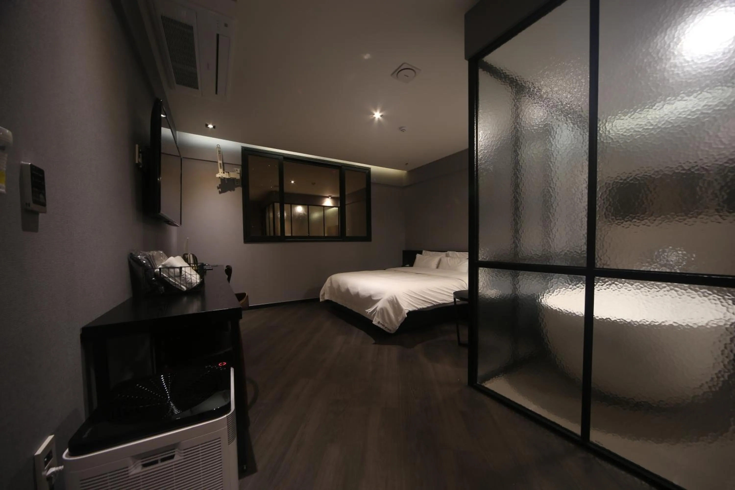 Photo of the whole room, Bed in Beomil Brown Dot Hotel