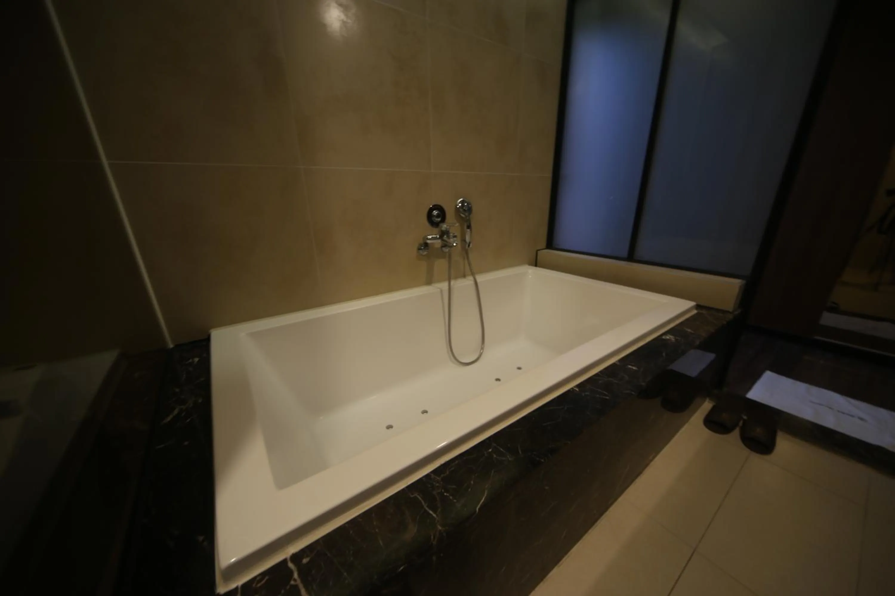 Bath in Beomil Brown Dot Hotel