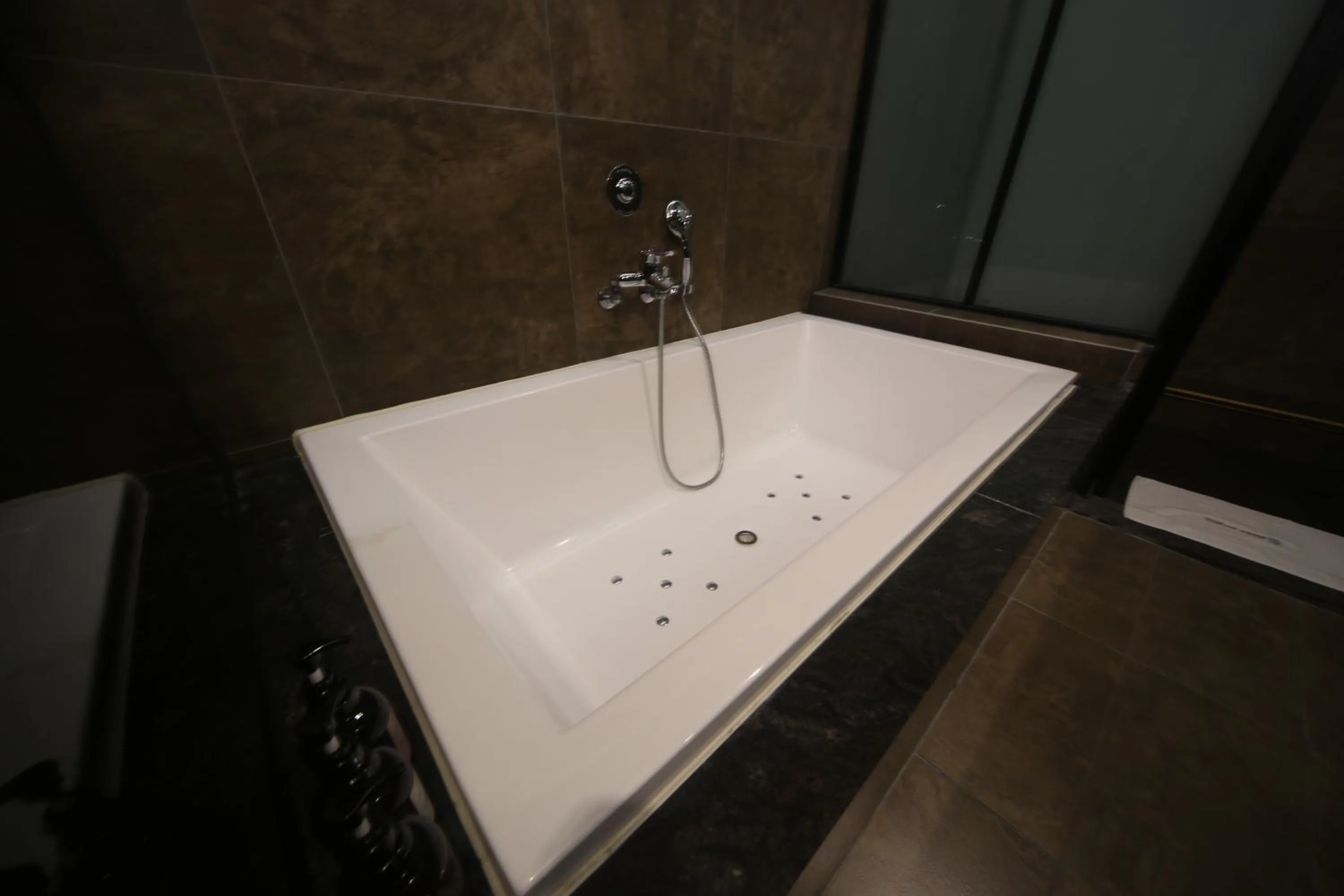 Bath in Beomil Brown Dot Hotel