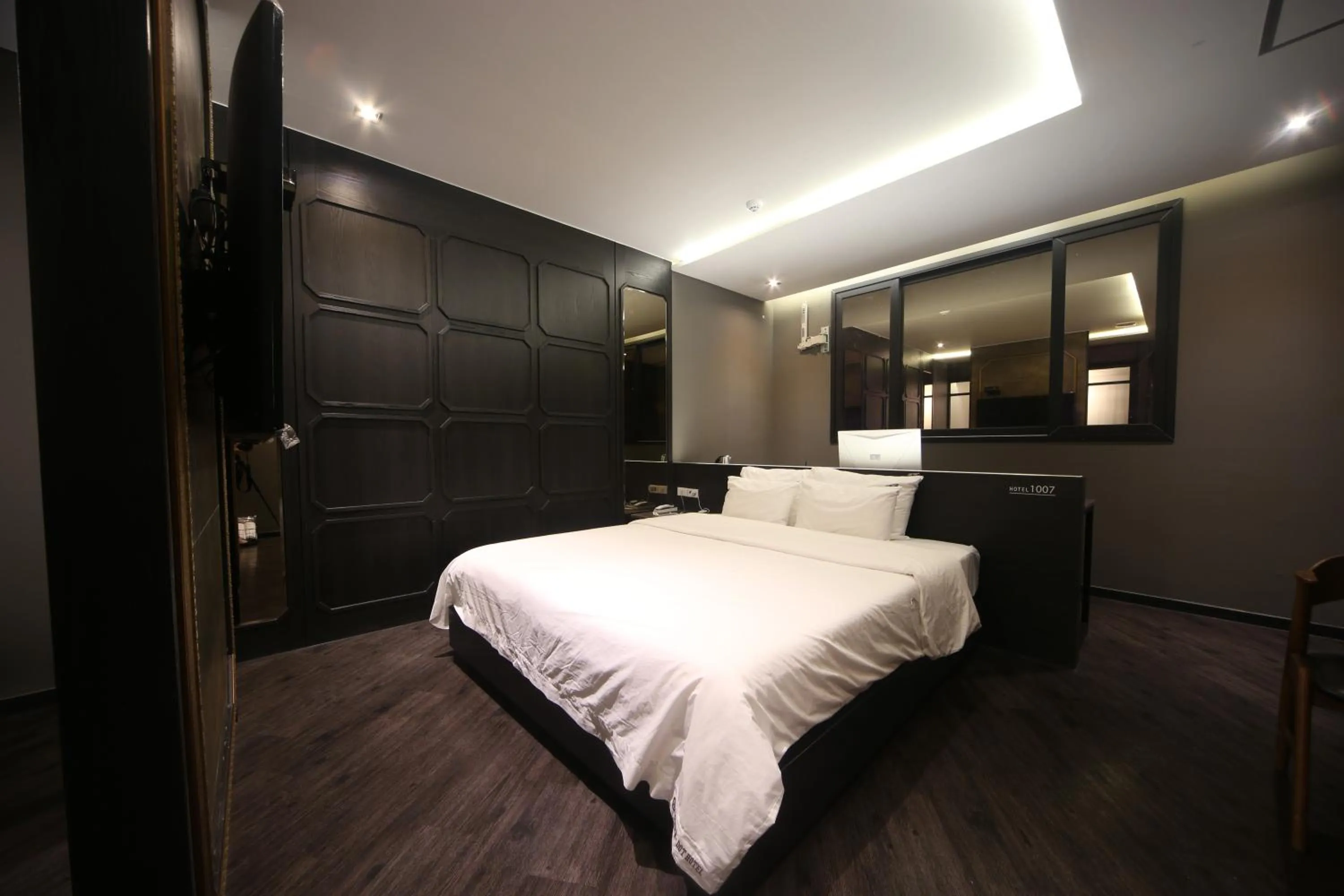 Bedroom, Bed in Beomil Brown Dot Hotel