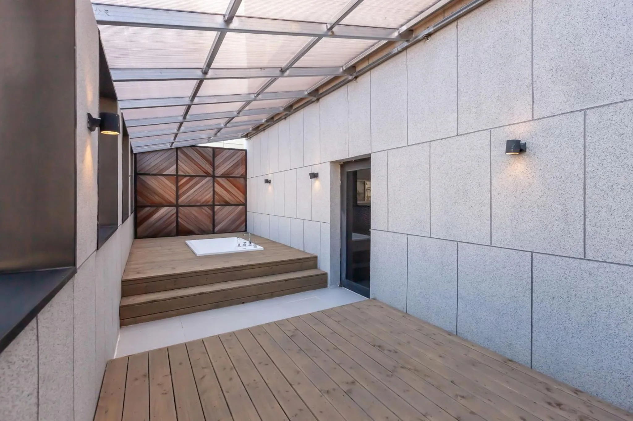 Hot Tub, Bed in Beomil Brown Dot Hotel