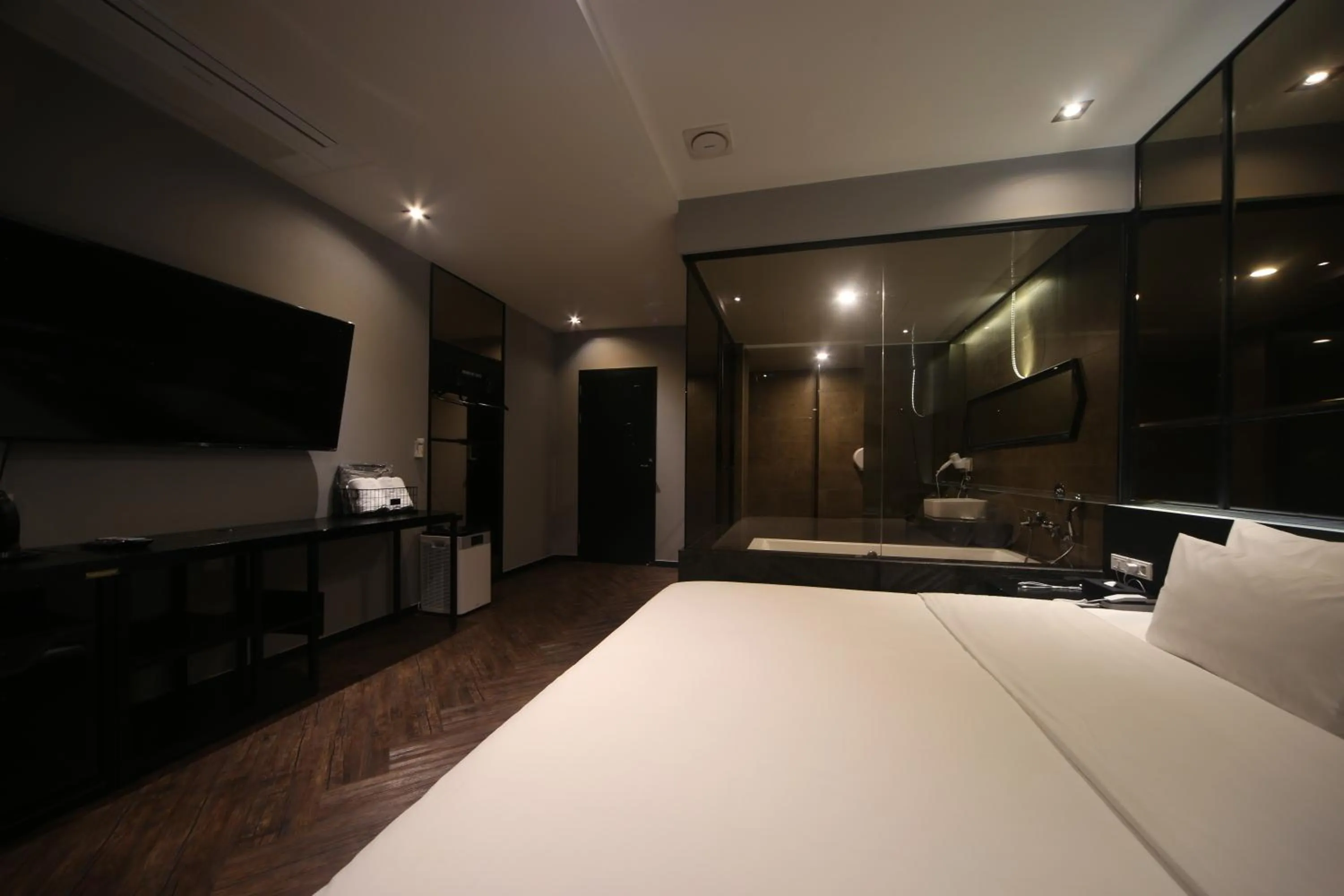 Photo of the whole room, Bed in Beomil Brown Dot Hotel