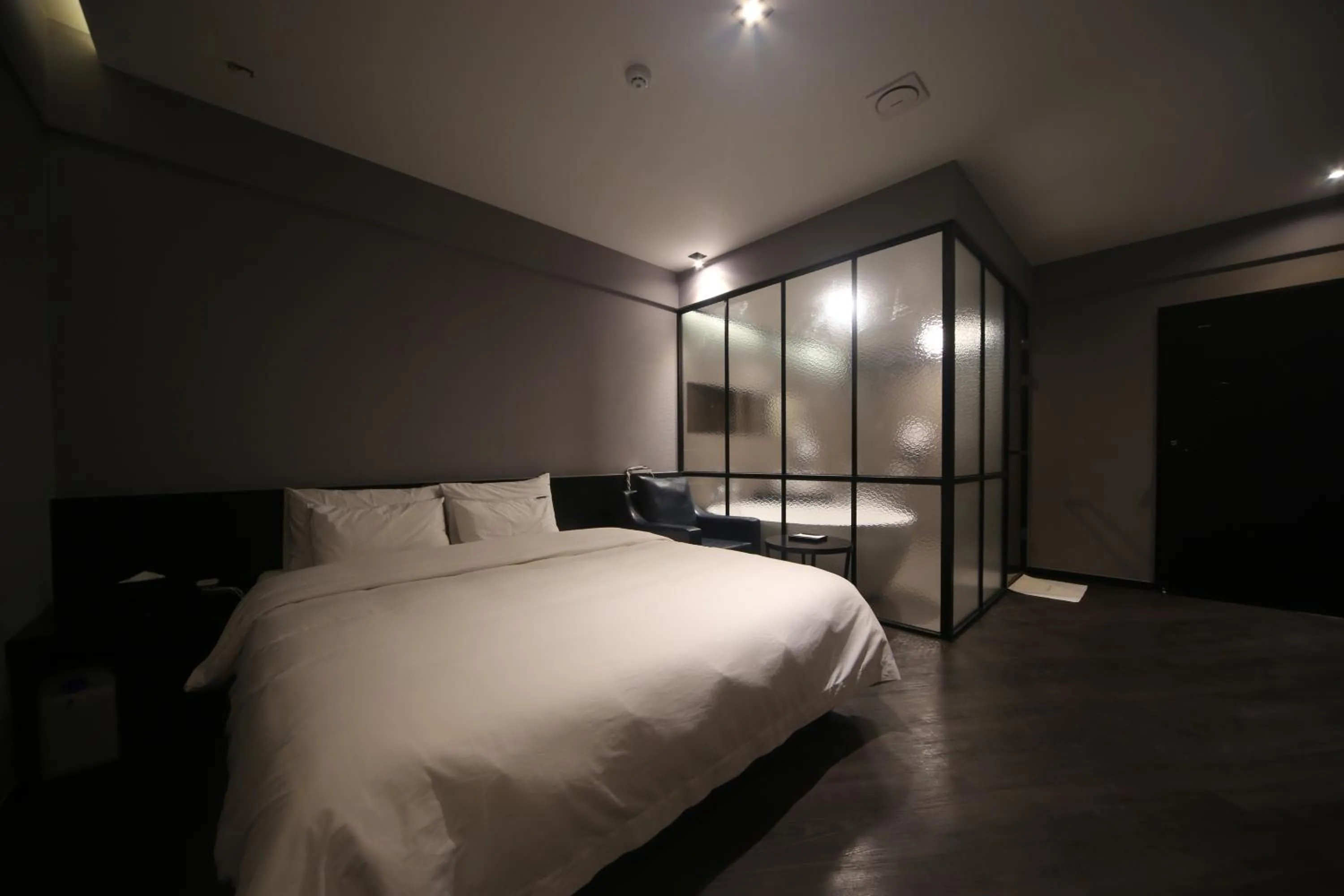 Photo of the whole room, Bed in Beomil Brown Dot Hotel