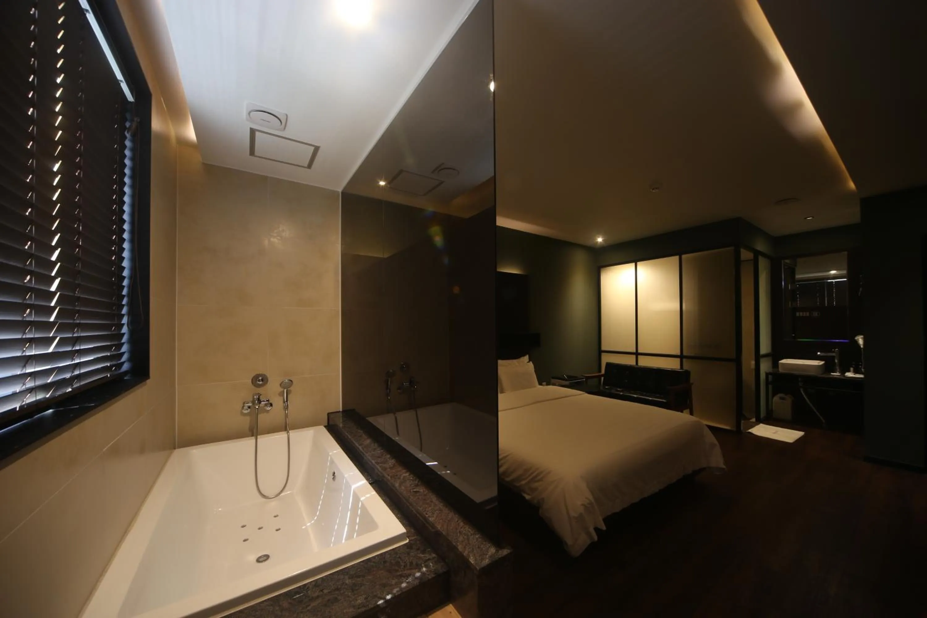 Bath, Bed in Beomil Brown Dot Hotel