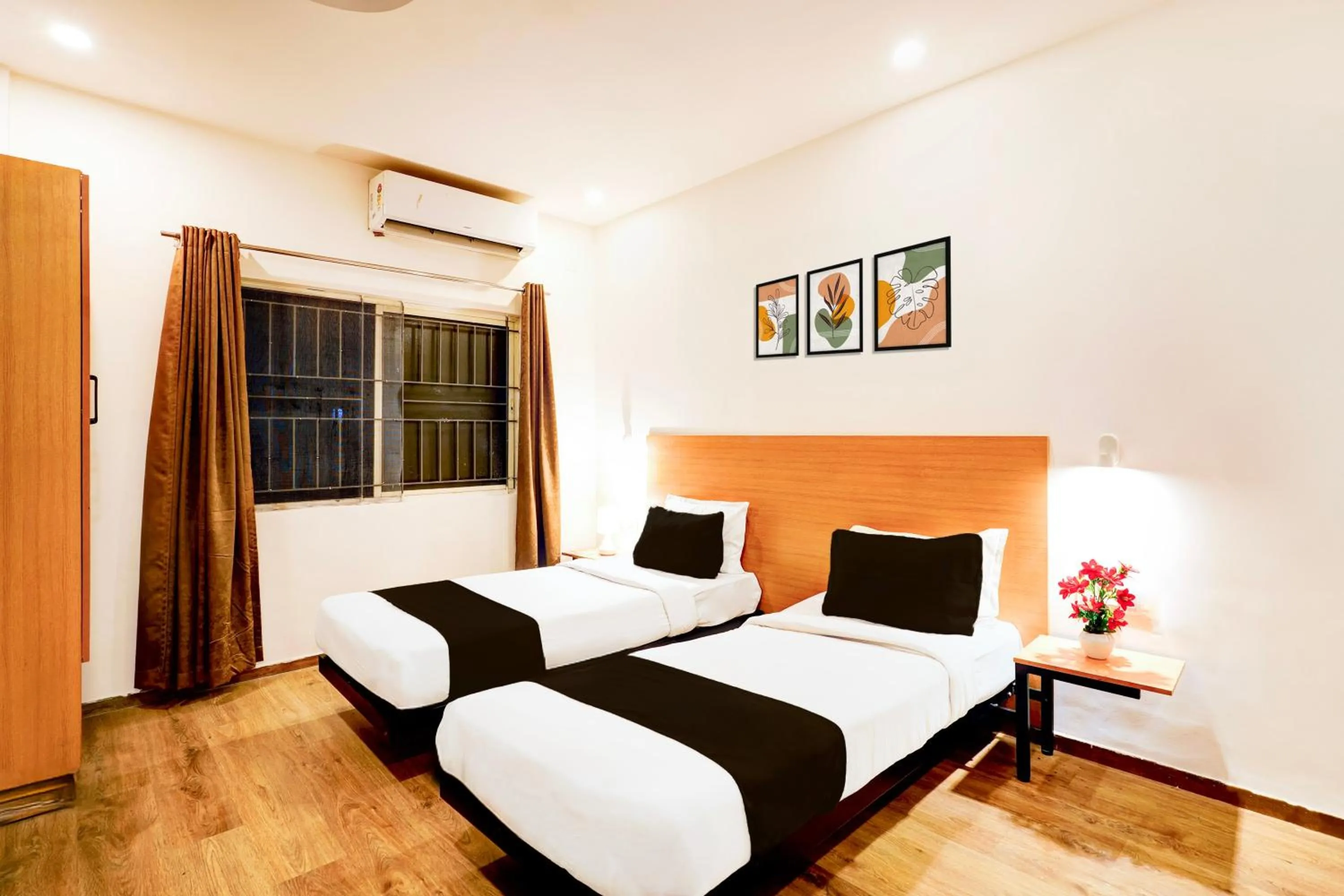 Bedroom in Super Townhouse Jayanagar