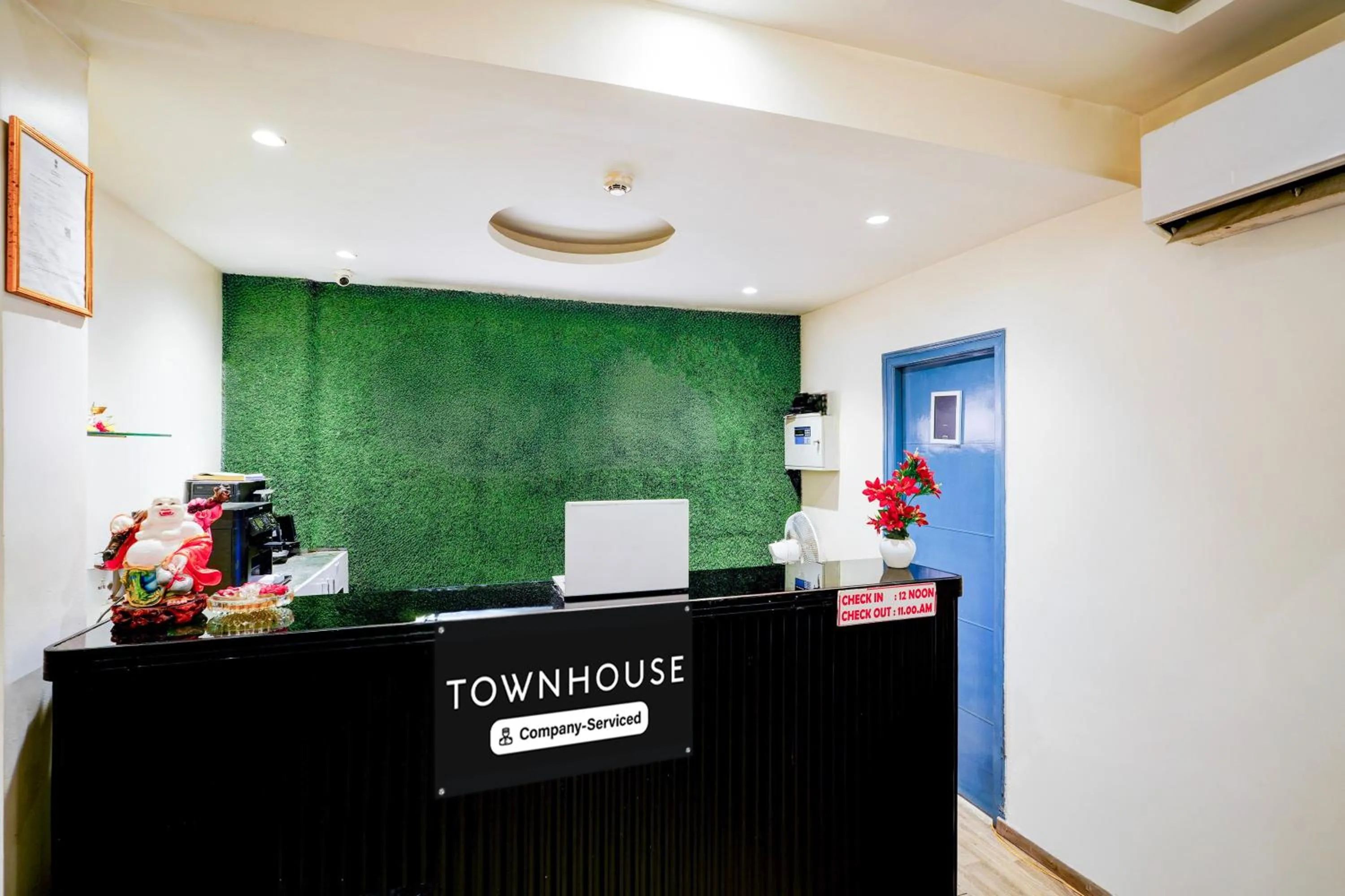 Lobby or reception in Super Townhouse Jayanagar