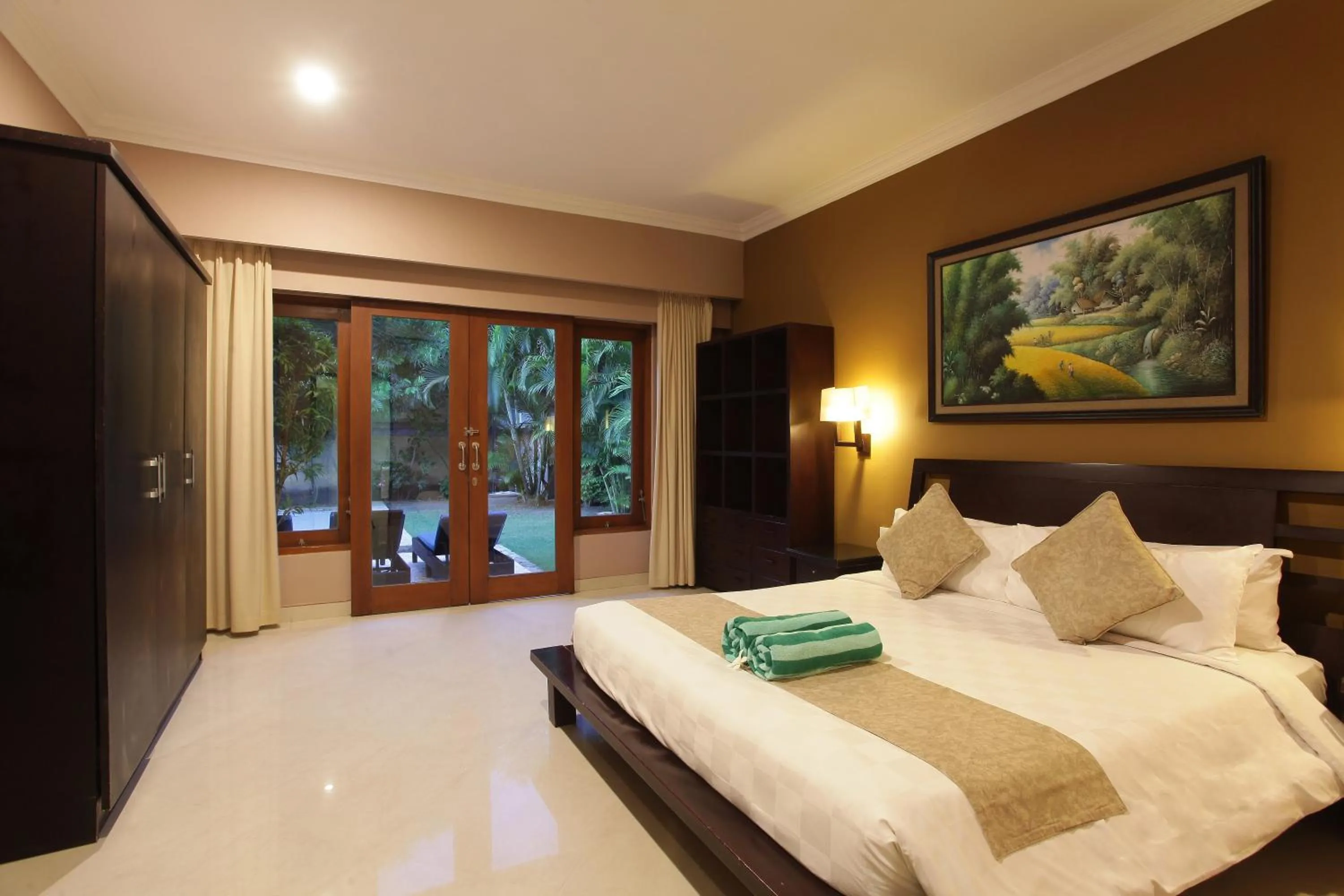 Bed in Peninsula Beach Resort