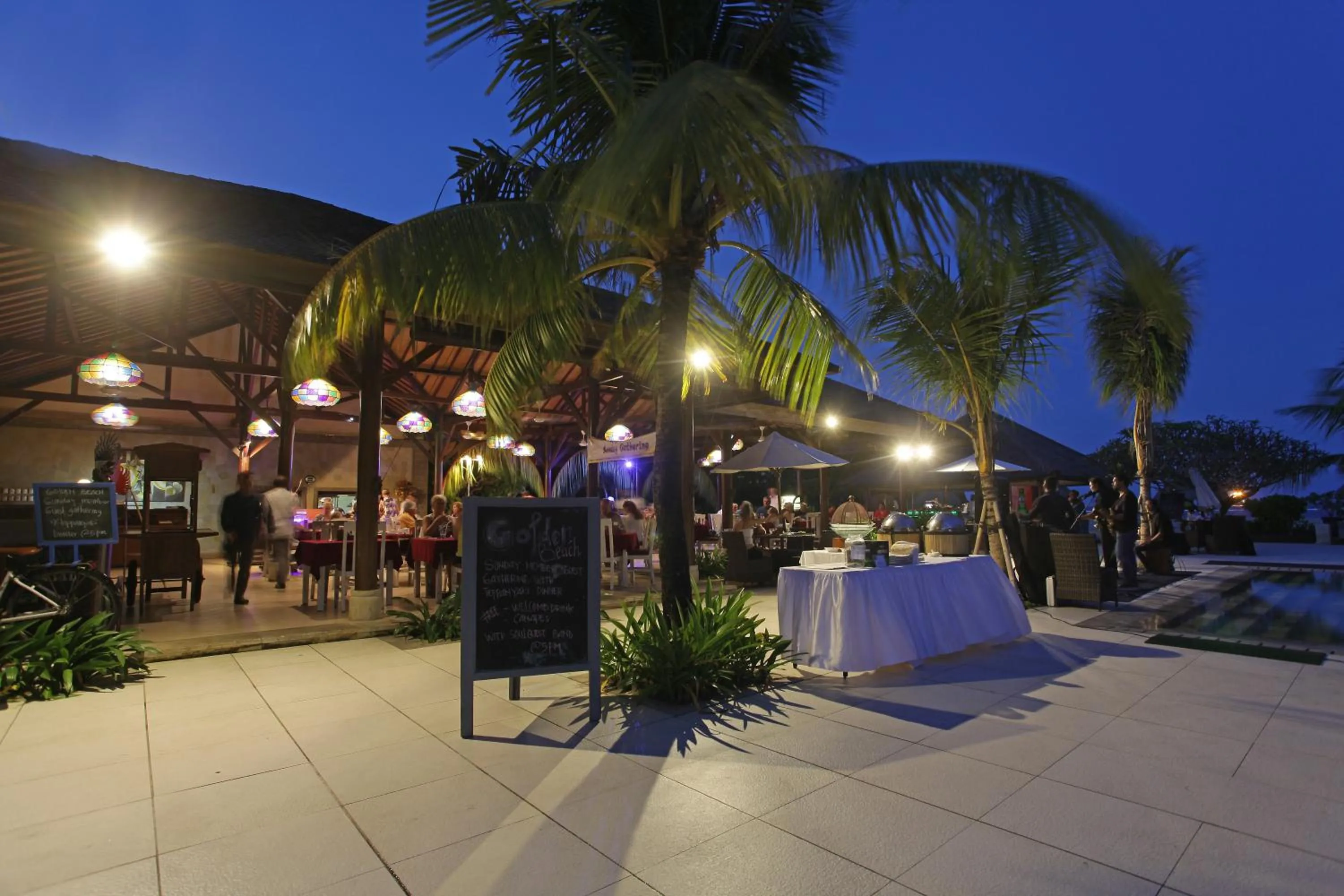 Restaurant/places to eat in Peninsula Beach Resort