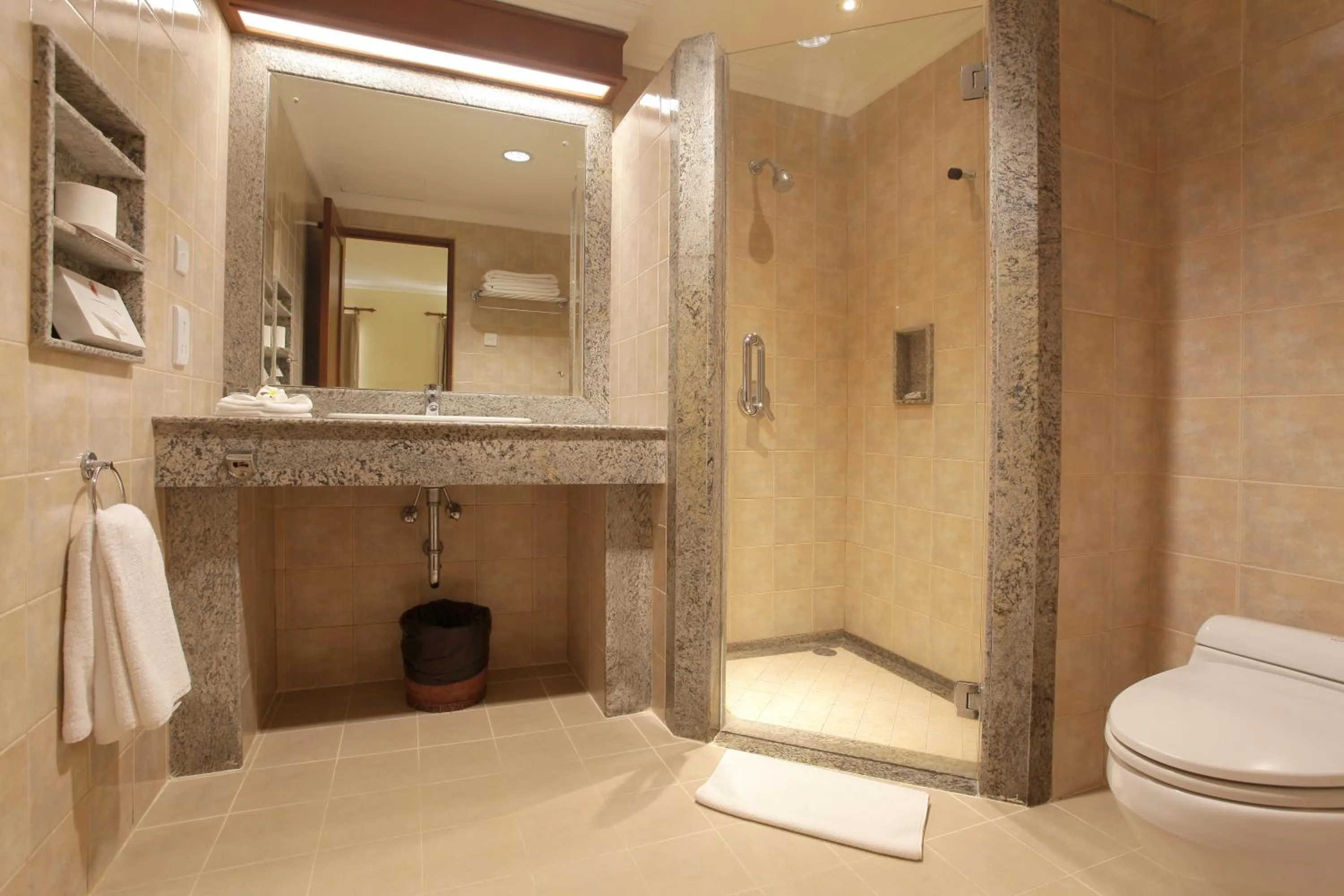 Shower in Peninsula Beach Resort