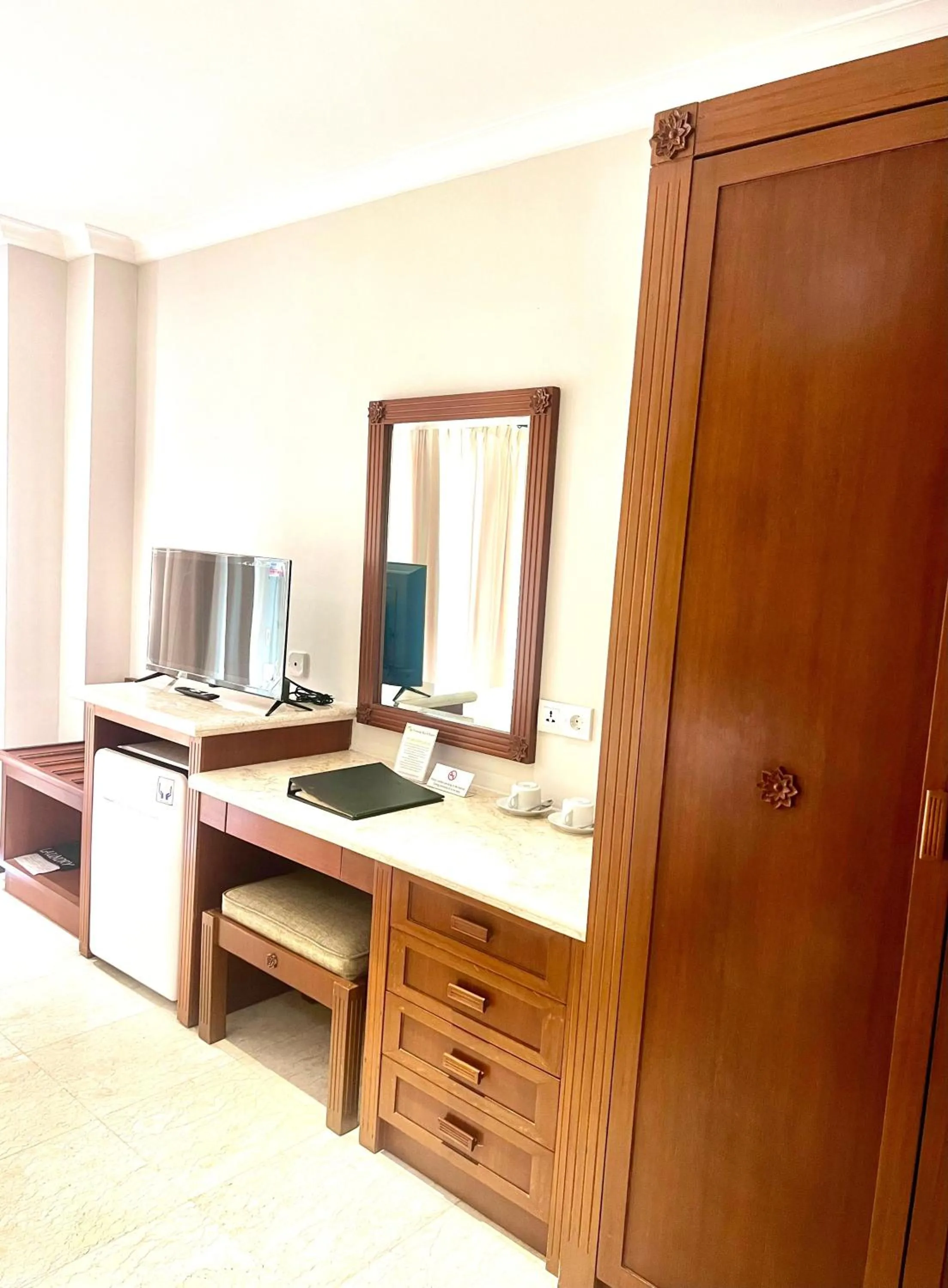 TV and multimedia in Peninsula Beach Resort