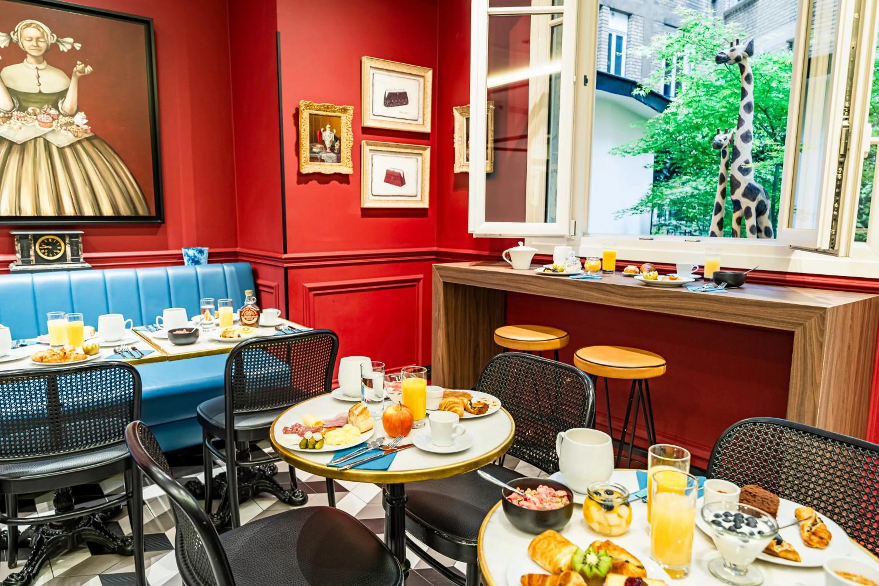 Breakfast in Hotel Villa Nicolo - Tour Eiffel