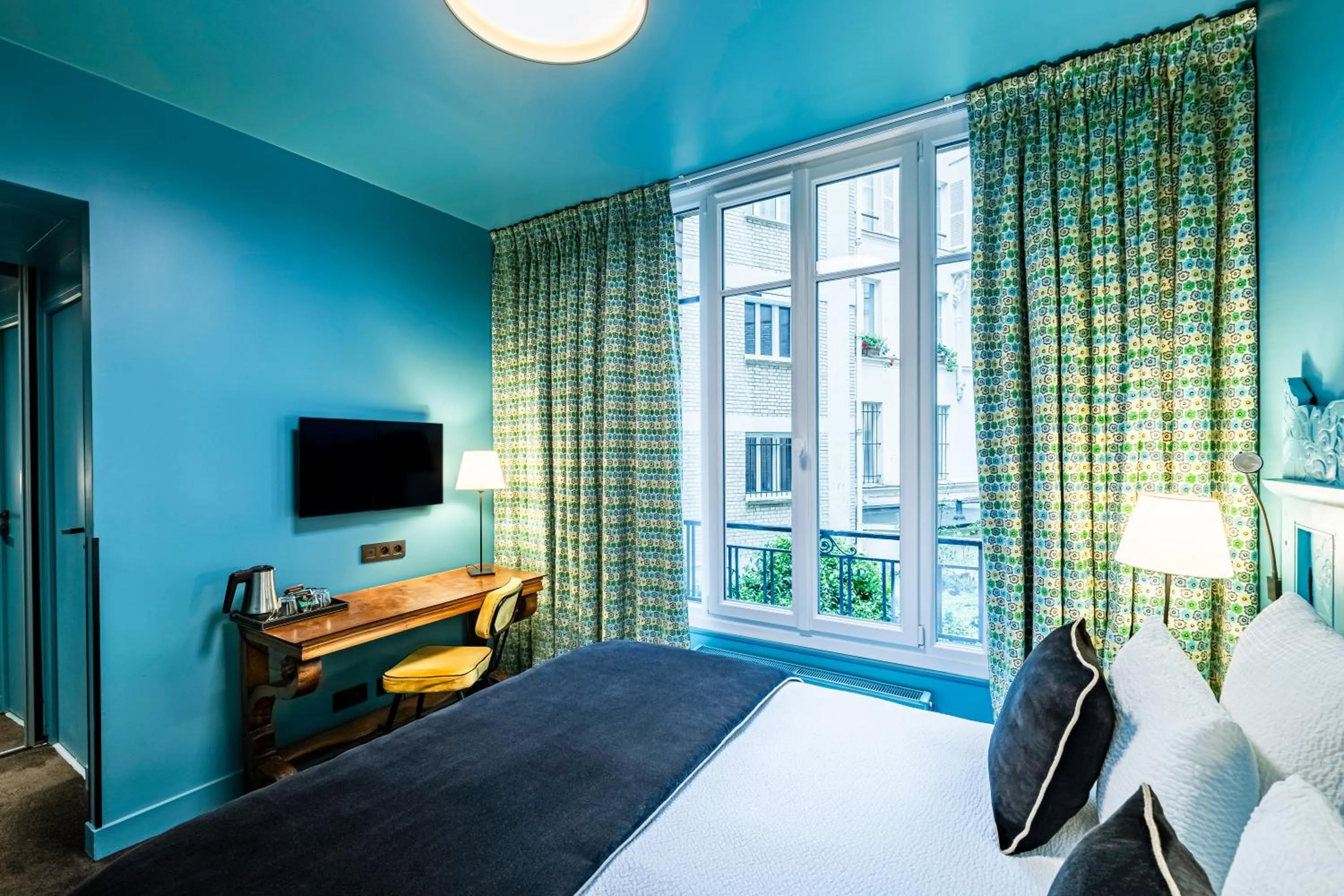 Bed in Hotel Villa Nicolo - Tour Eiffel