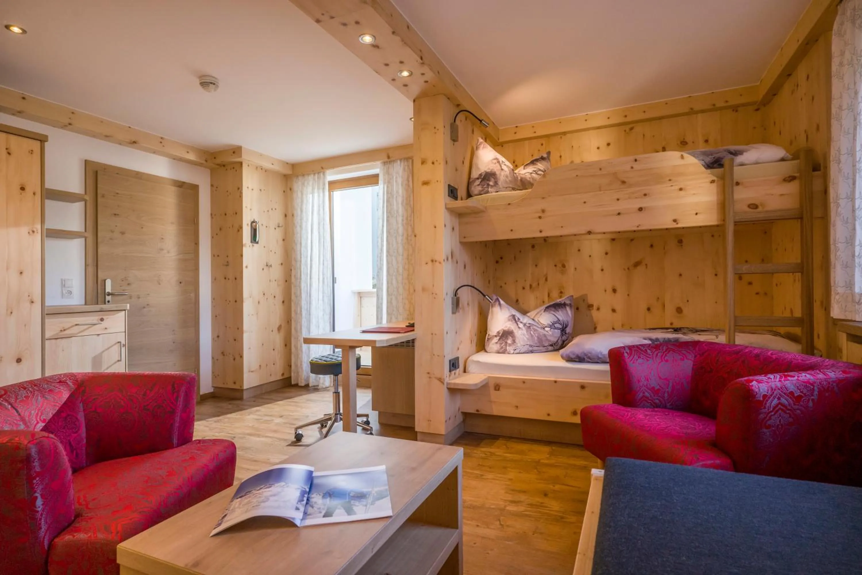 Living room, Bed in Hotel Alpina