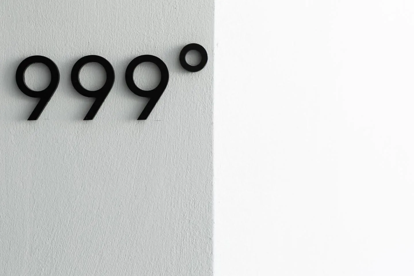 Logo/Certificate/Sign in Karat Suites