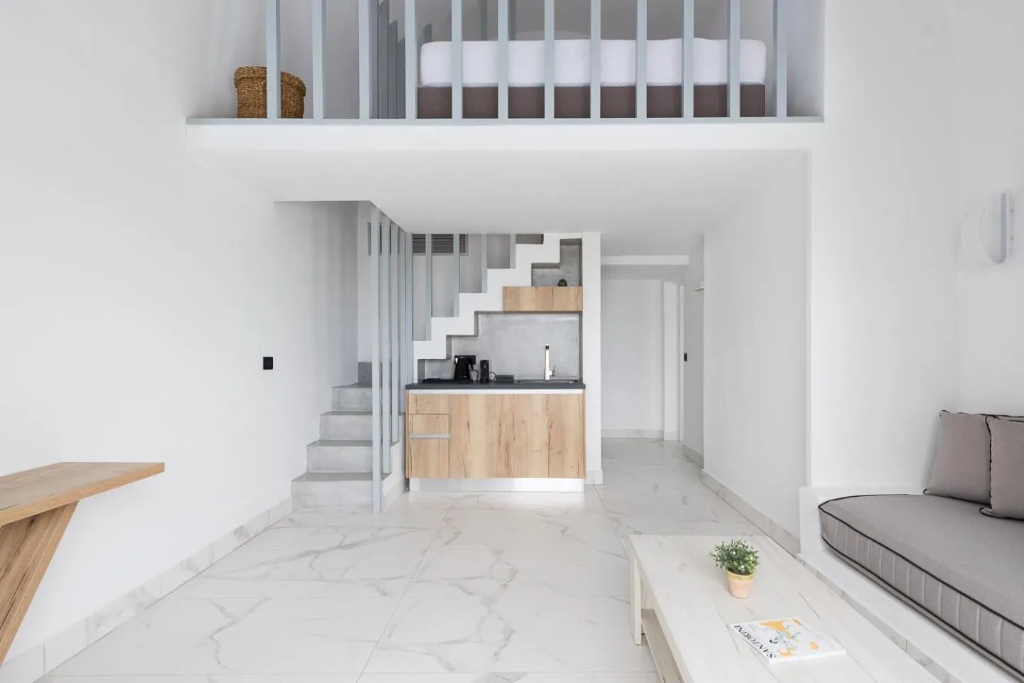 Kitchen or kitchenette in Karat Suites