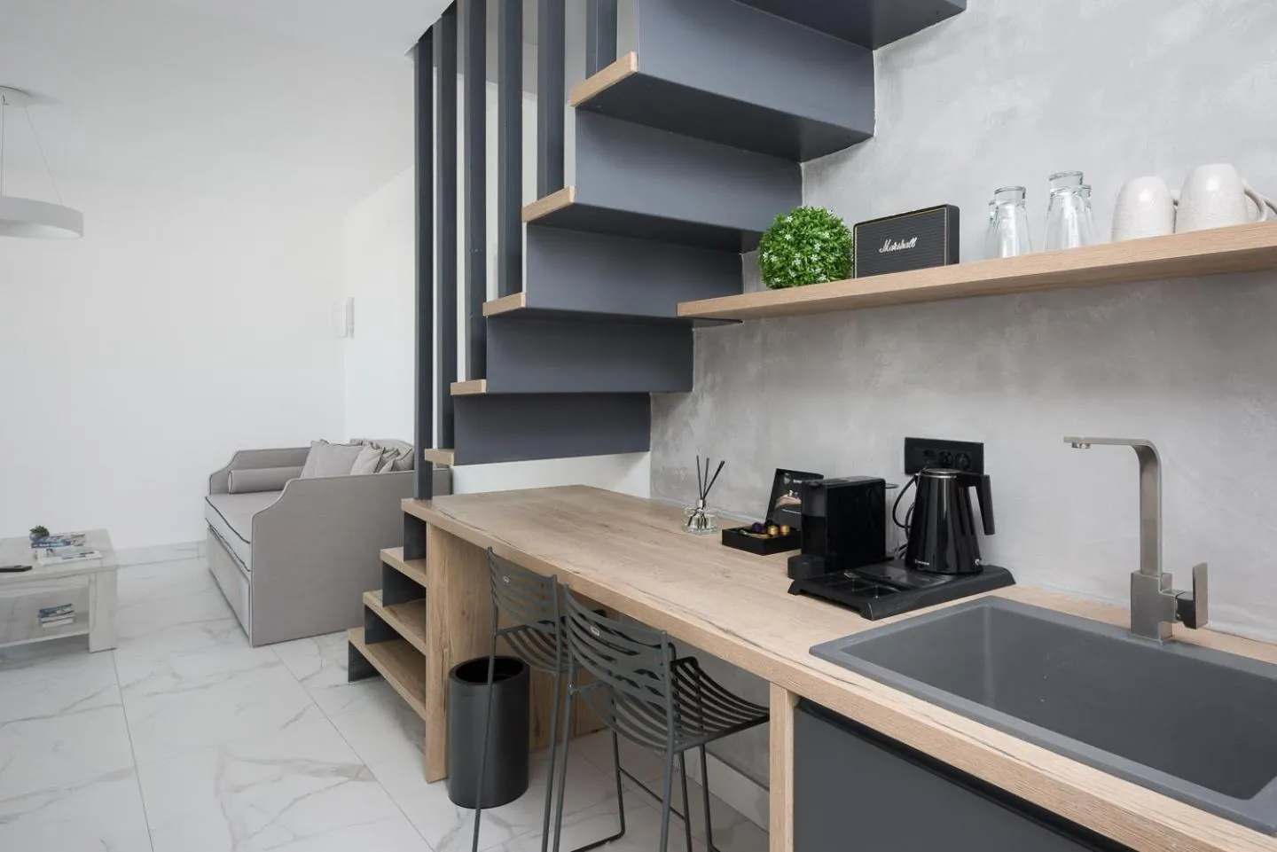 Coffee/tea facilities in Karat Suites