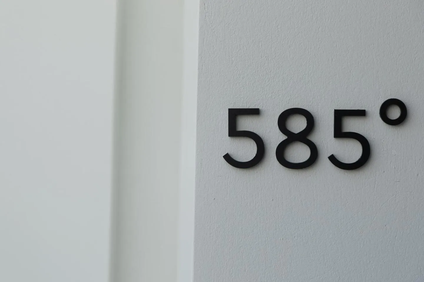 Text overlay in Karat Suites