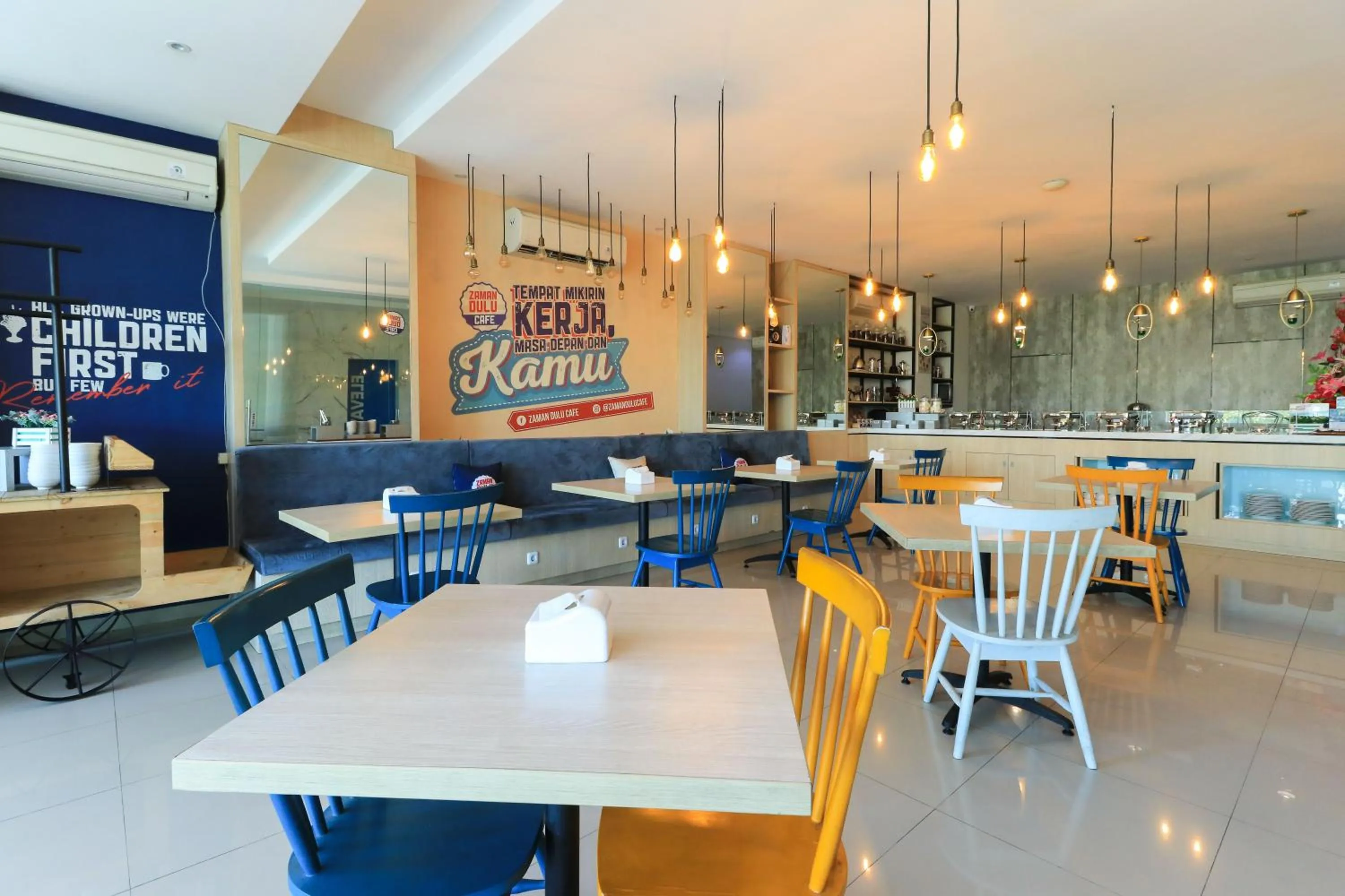 Restaurant/places to eat in Hotel Berlian International